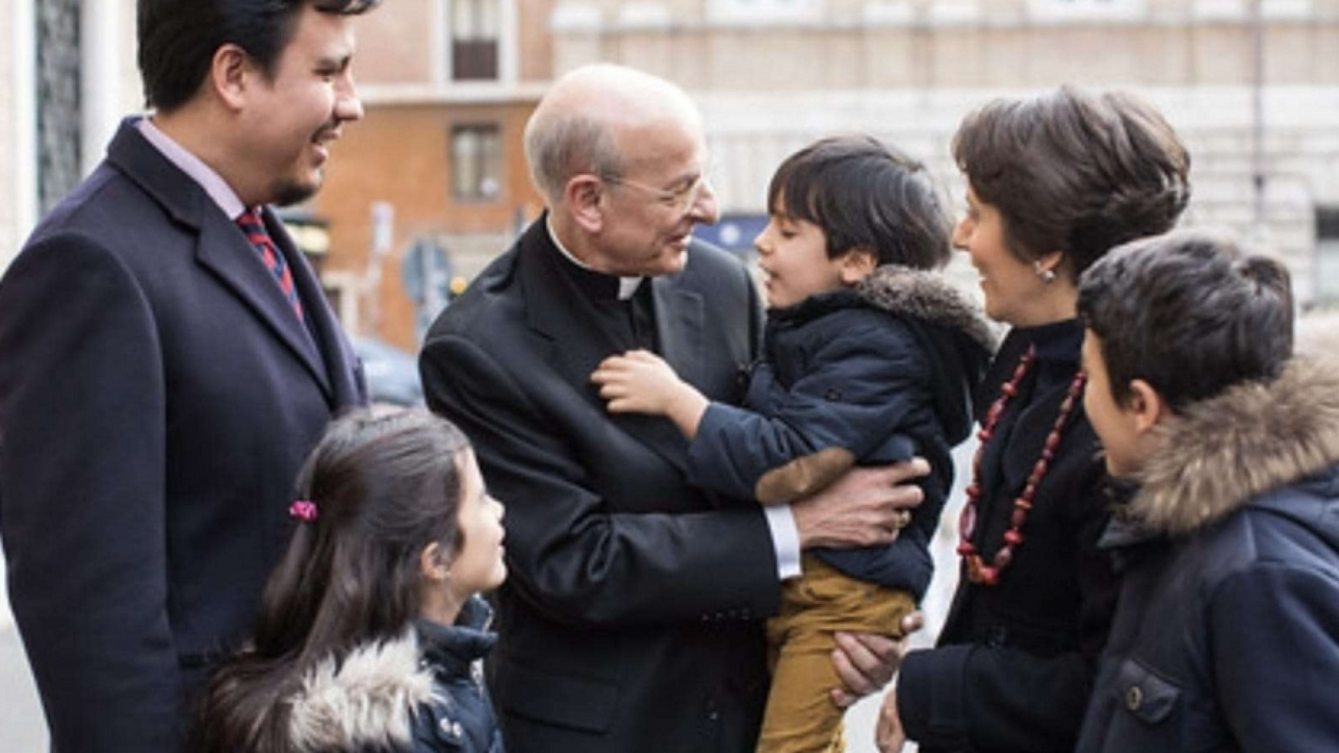 Immagine di Ocáriz: nel Vangelo il «respiro» per la vita dei laici