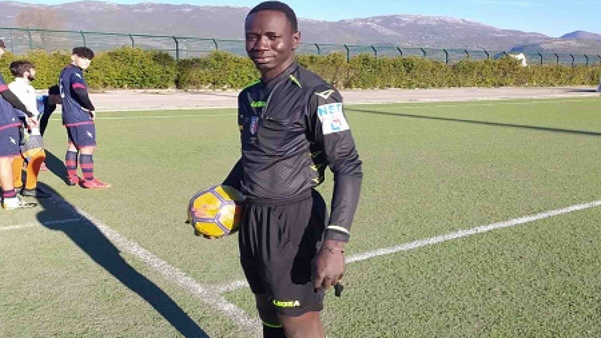 Immagine di Mustapha, dal barcone al fischietto: è il primo migrante diventato arbitro