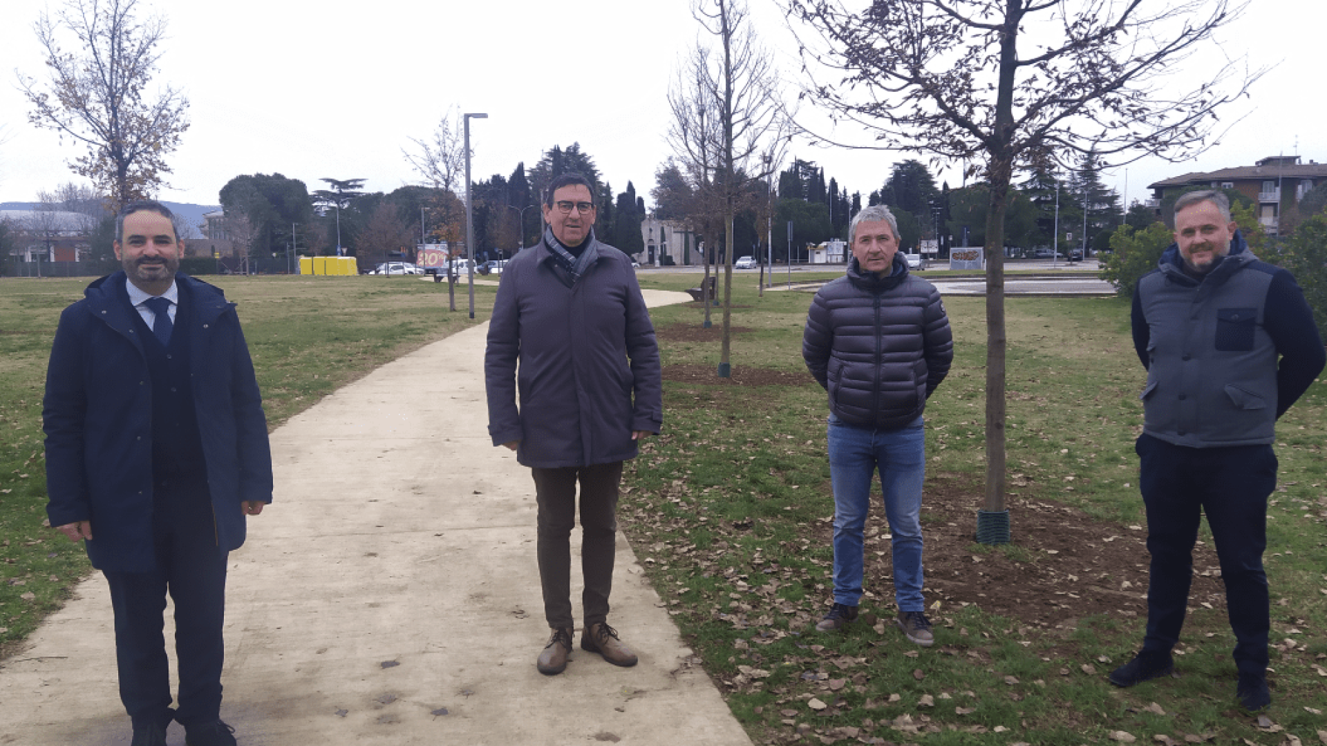 Immagine di Il centro commerciale dona alberi al parco