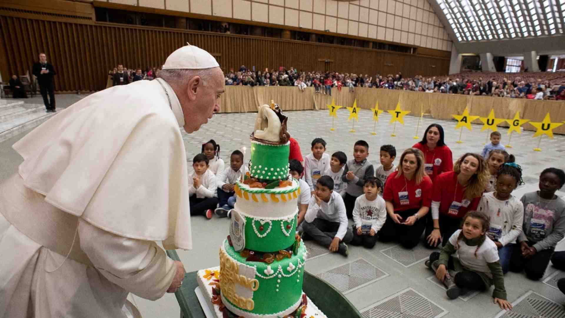 Immagine di Papa Francesco compie 85 anni: gli auguri da tutto il mondo