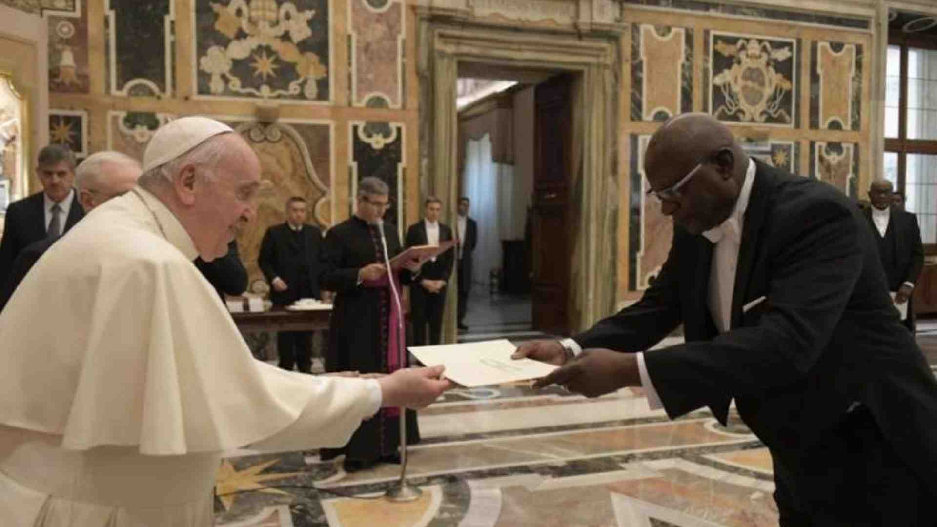 Immagine di Papa Francesco: l'accesso ai vaccini è una questione di giustizia