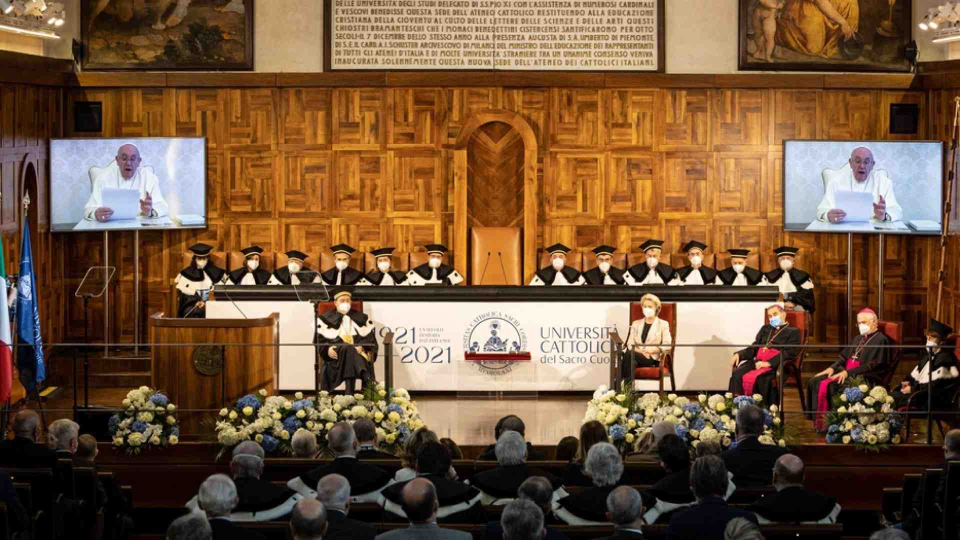 Immagine di Il Papa: l'Università Cattolica comunità di studi con solide radici