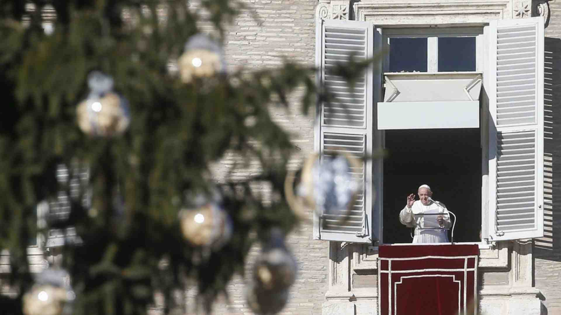 Immagine di Papa Francesco: portare la gioia di Gesù è il primo atto di carità