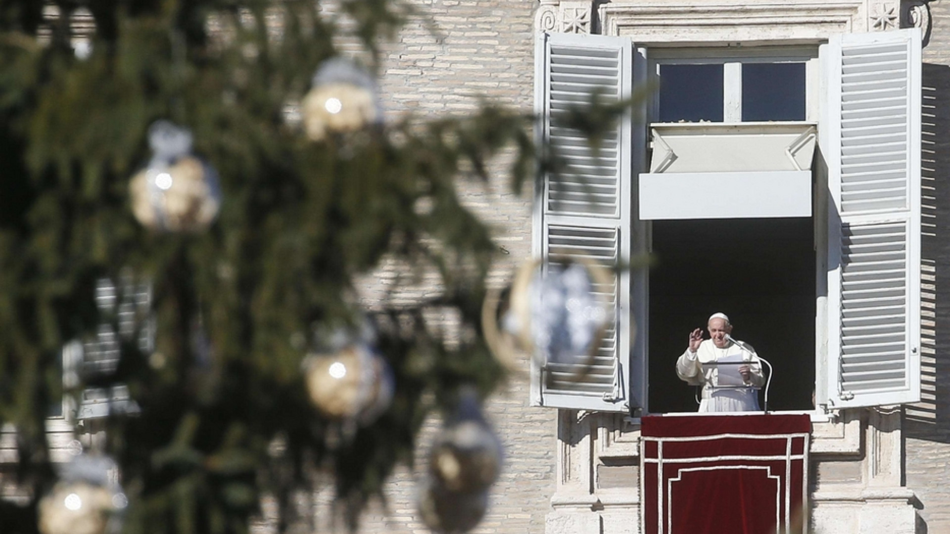 Immagine di Papa Francesco: portare la gioia di Gesù è il primo atto di carità