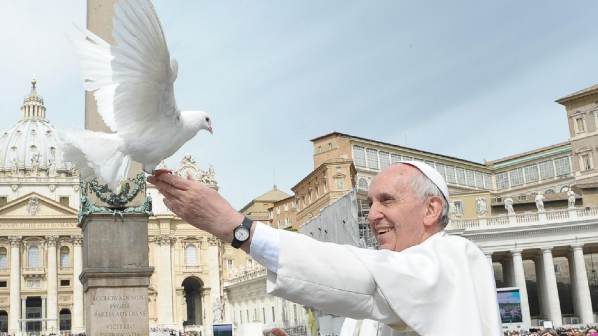 Immagine di Papa Francesco: le tre vie per costruire la pace duratura