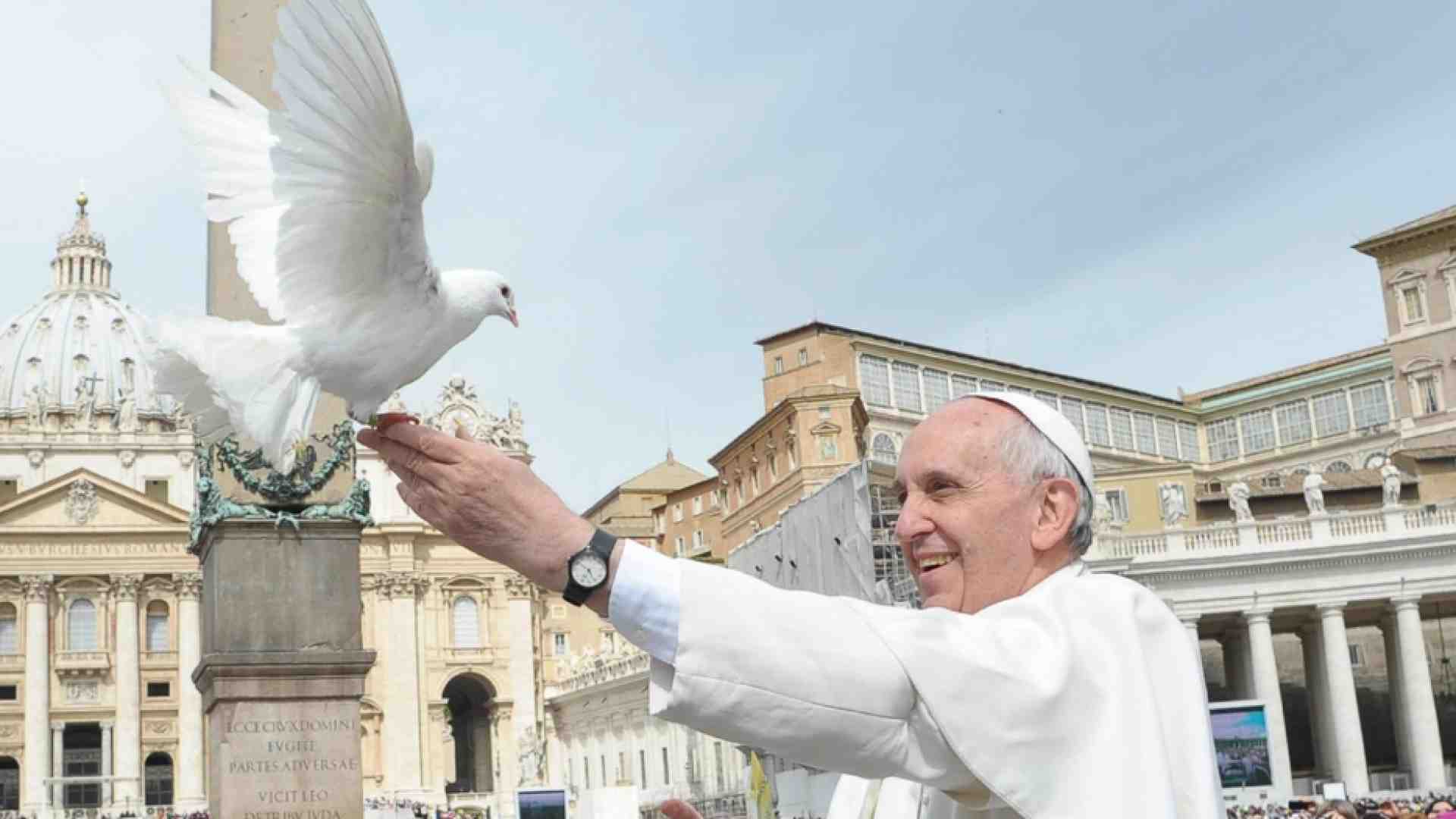 Immagine di Papa Francesco: le tre vie per costruire la pace duratura