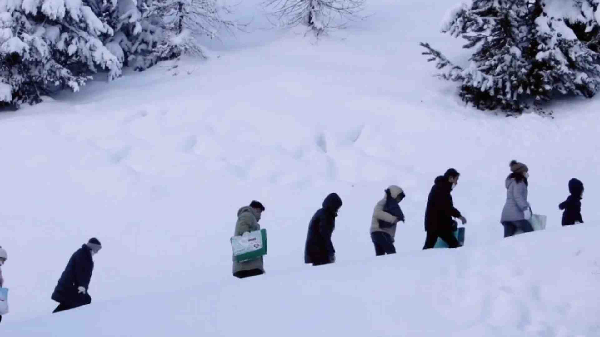 Immagine di Alta Val di Susa, quei profughi ora accolti sulla rotta di neve e gelo