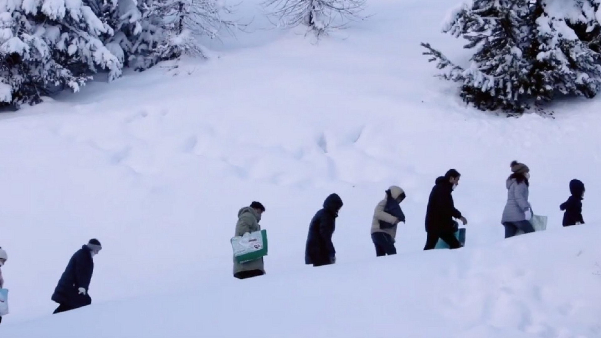 Immagine di Alta Val di Susa, quei profughi ora accolti sulla rotta di neve e gelo