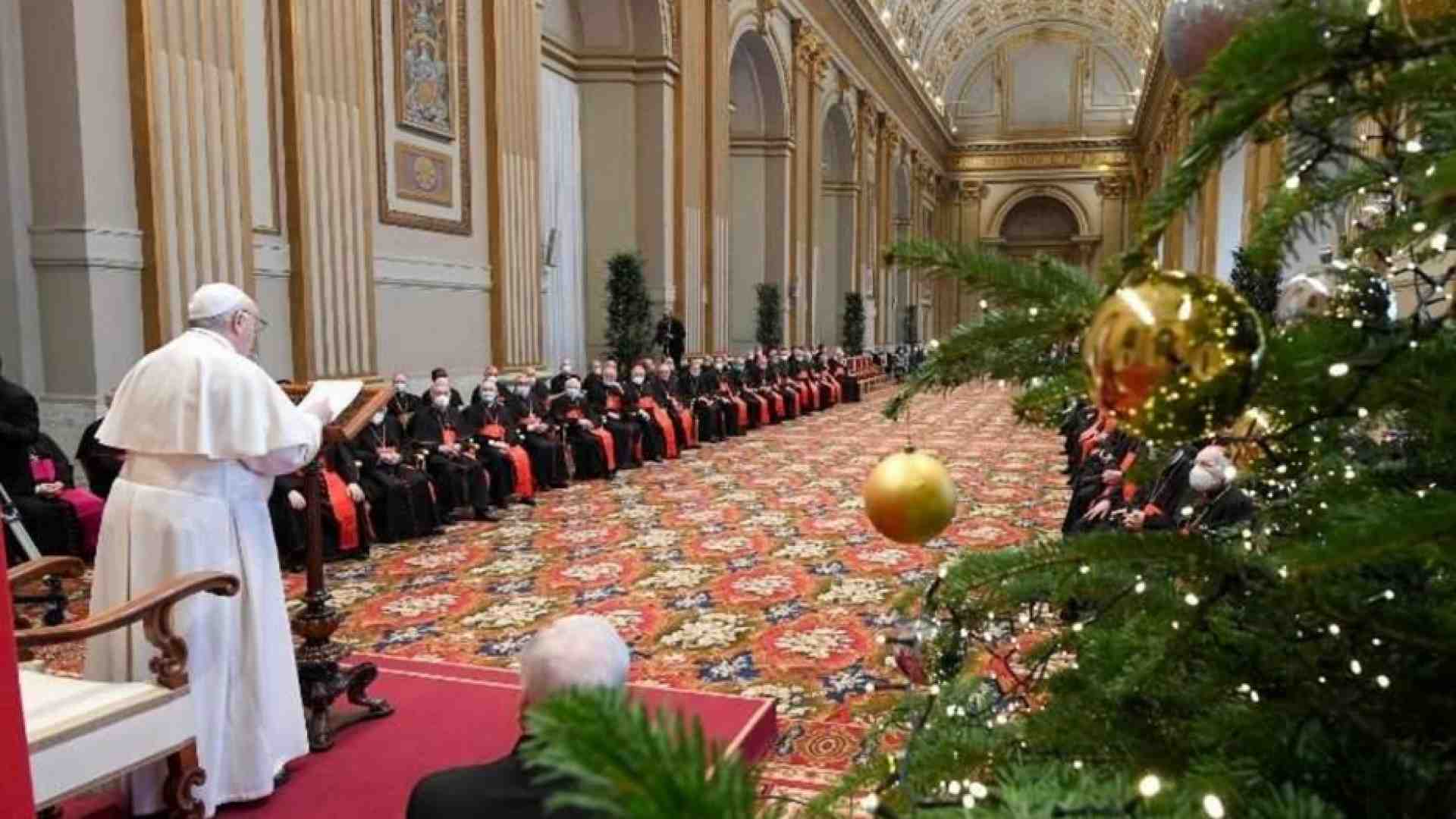 Immagine di Il Papa alla Curia: «Date testimonianza di umiltà e di sinodalità»