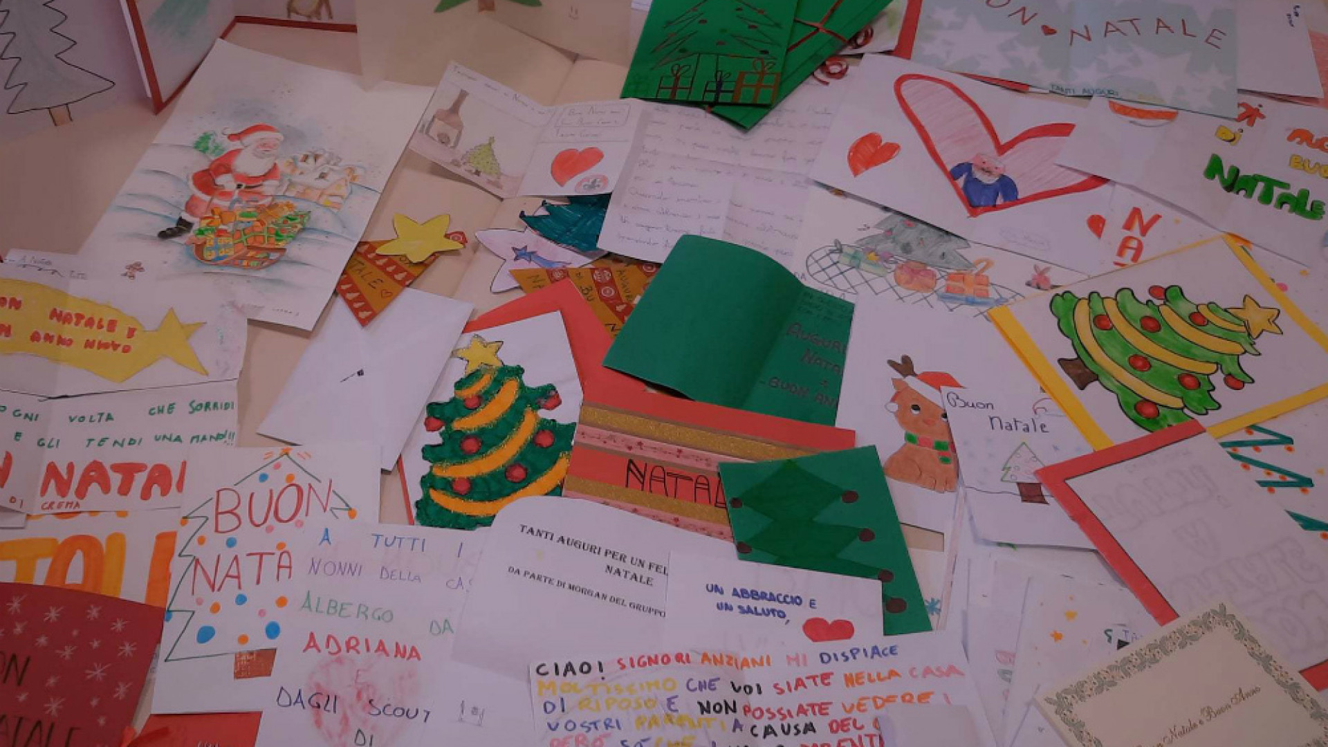 Immagine di Doni dai “nipoti” di babbo Natale