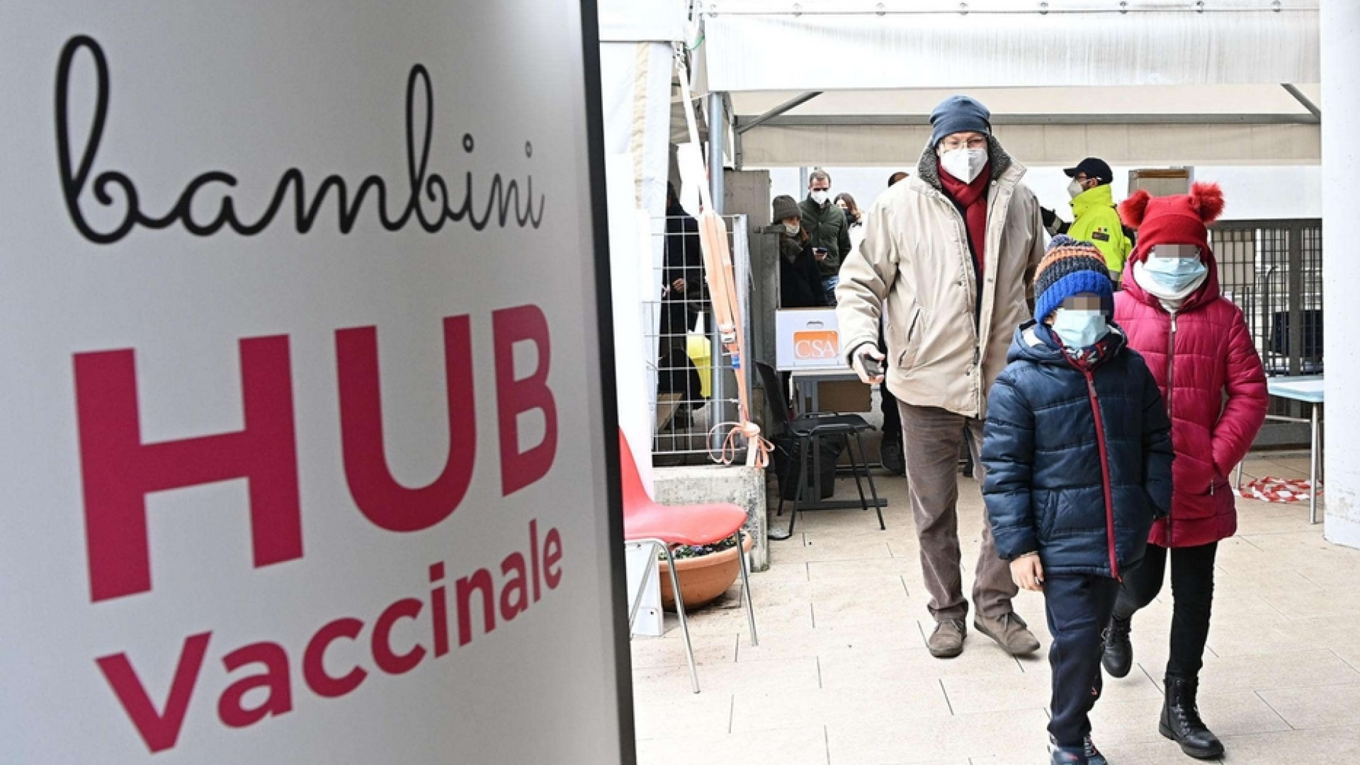 Immagine di Le Regioni: «Quarantena ridotta per chi ha fatto tre dosi o si blocca il Paese»