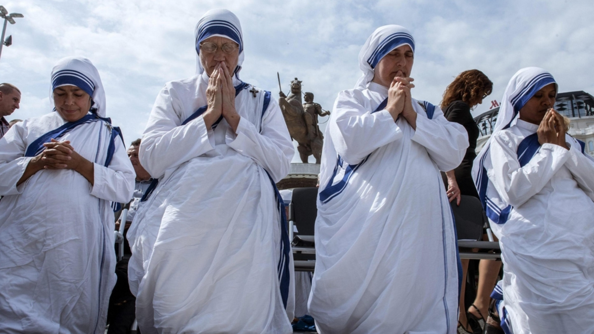 Immagine di Il blocco dei conti esteri, le suore di Madre Teresa: il governo spieghi