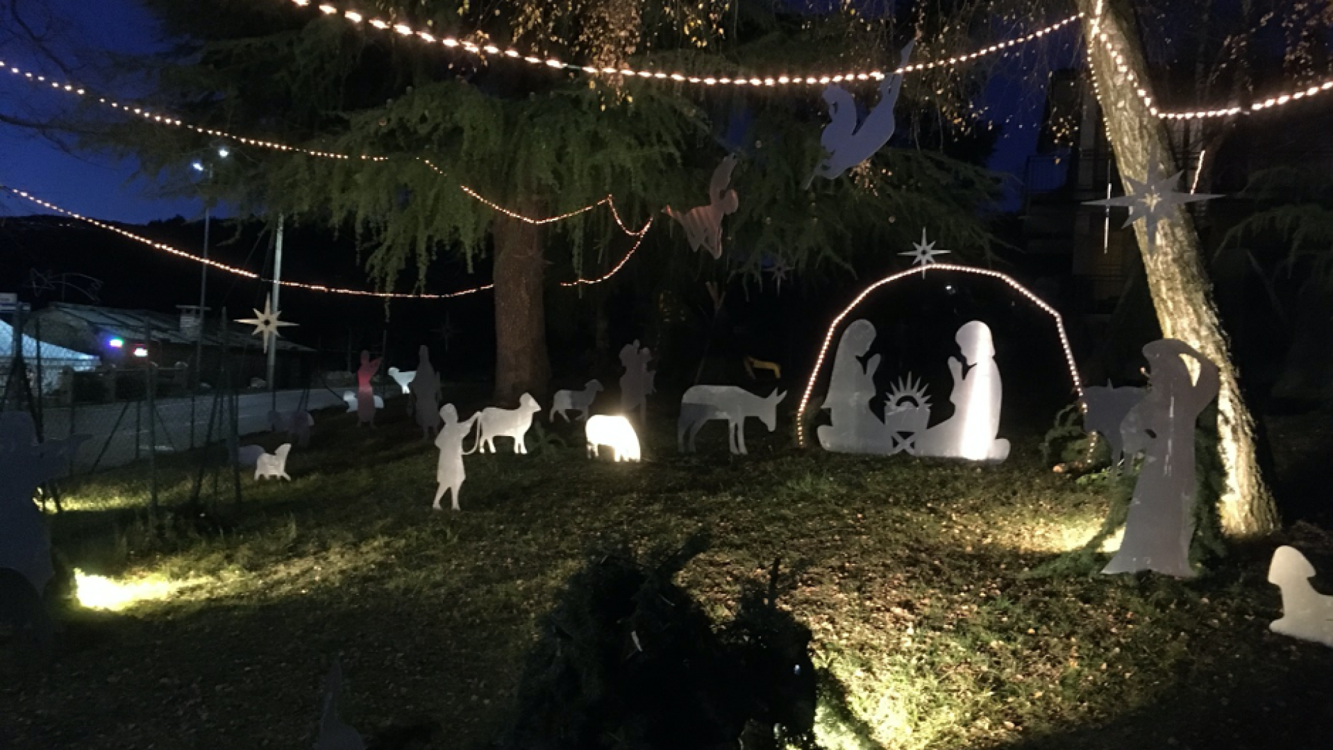 Immagine di Il suggestivo presepe di contrada a Corso