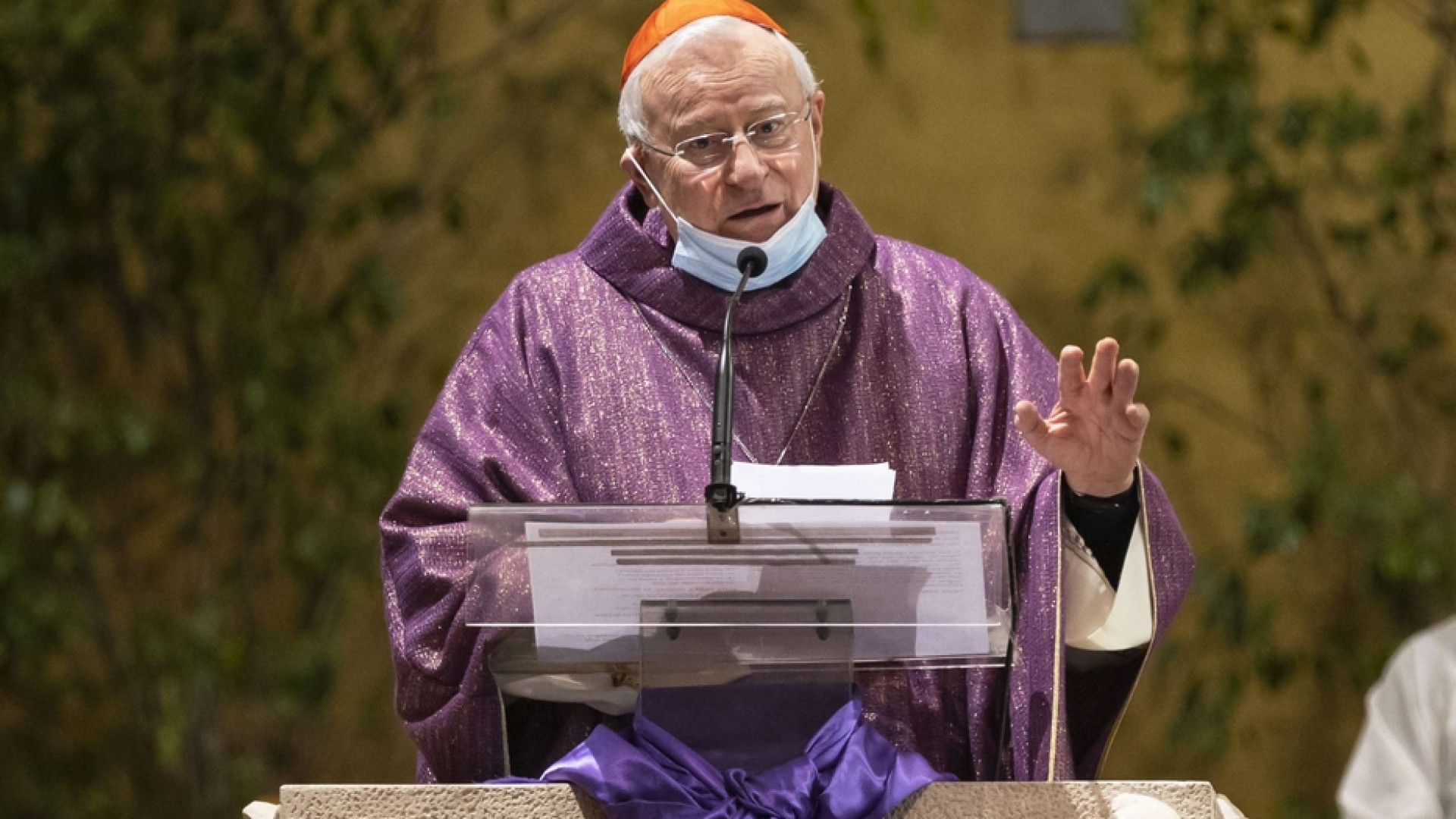 Immagine di Il cardinale Bassetti negativo al Covid. «Aderiamo alla campagna vaccinale»