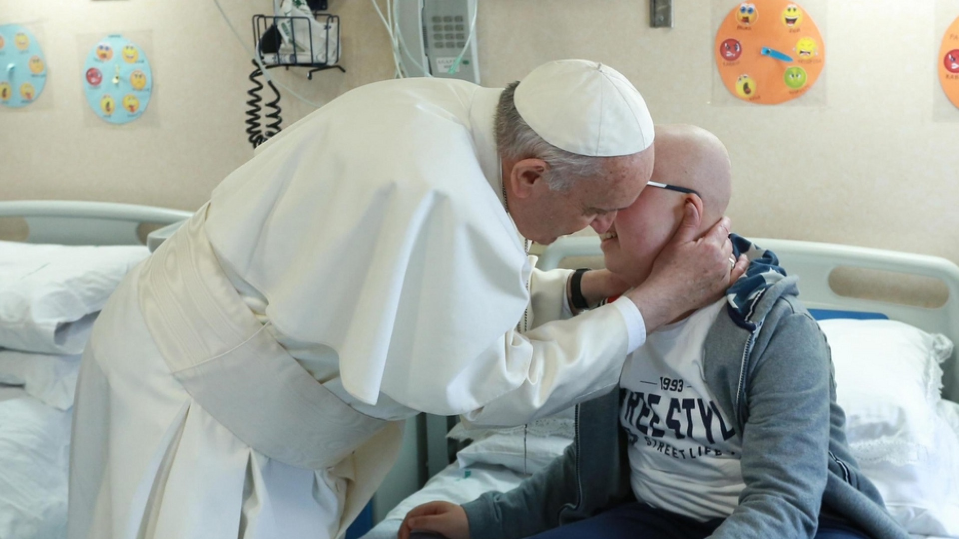 Immagine di Il Papa: «Accanto al malato, con competenza e compassione»