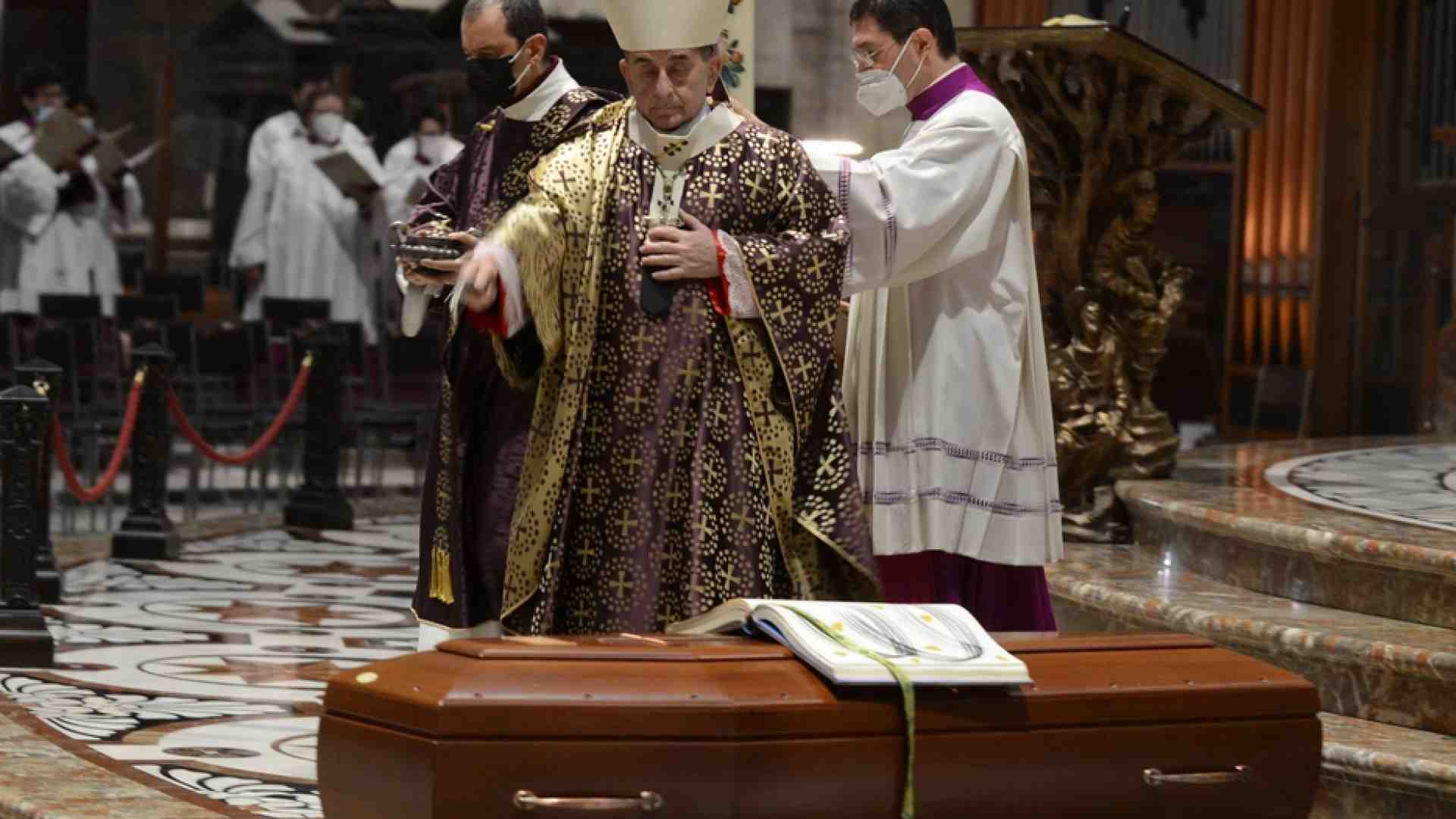 Immagine di L'ultimo saluto a monsignor Luigi Negri, «tutto per la Chiesa»