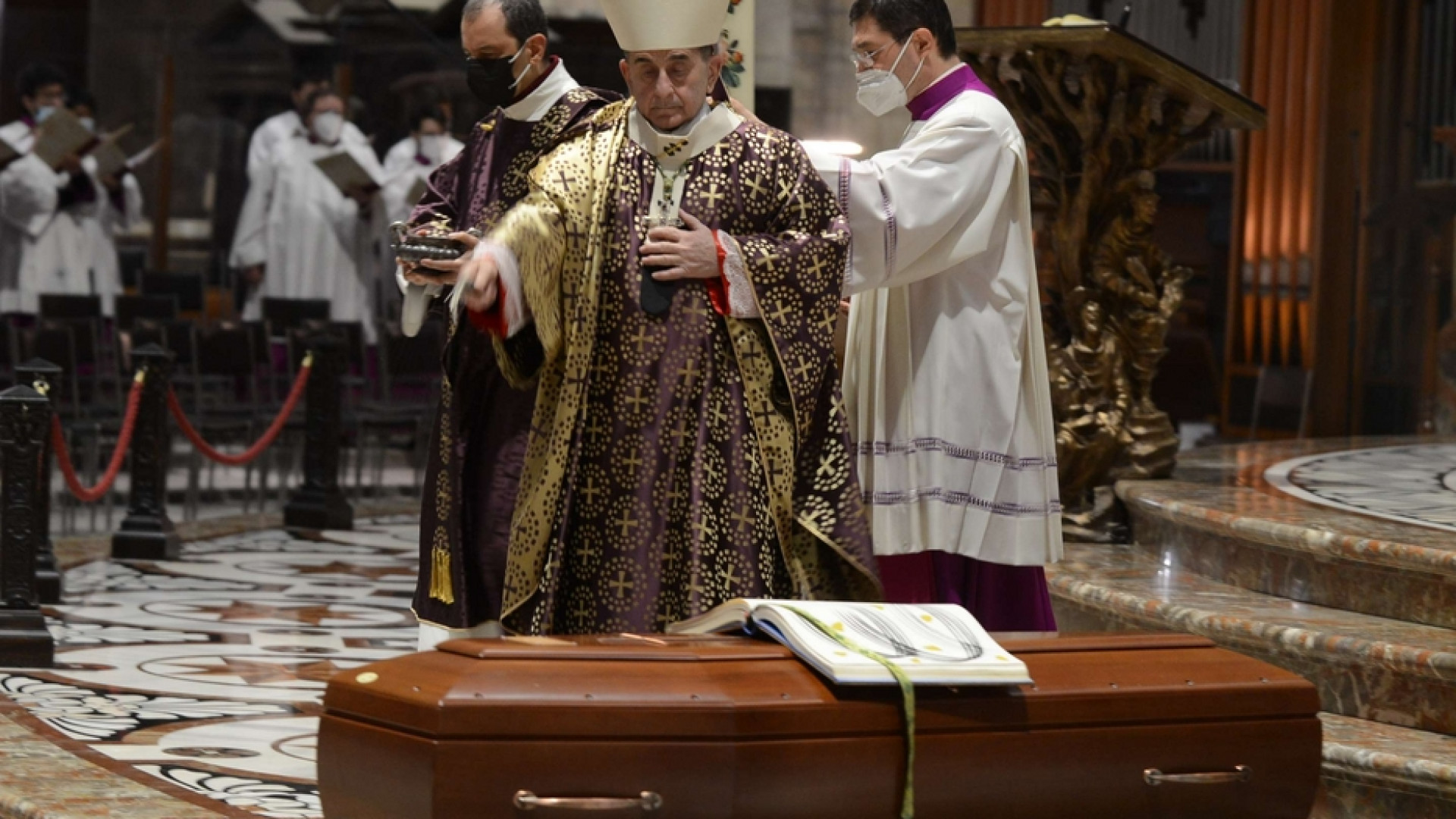 Immagine di L'ultimo saluto a monsignor Luigi Negri, «tutto per la Chiesa»