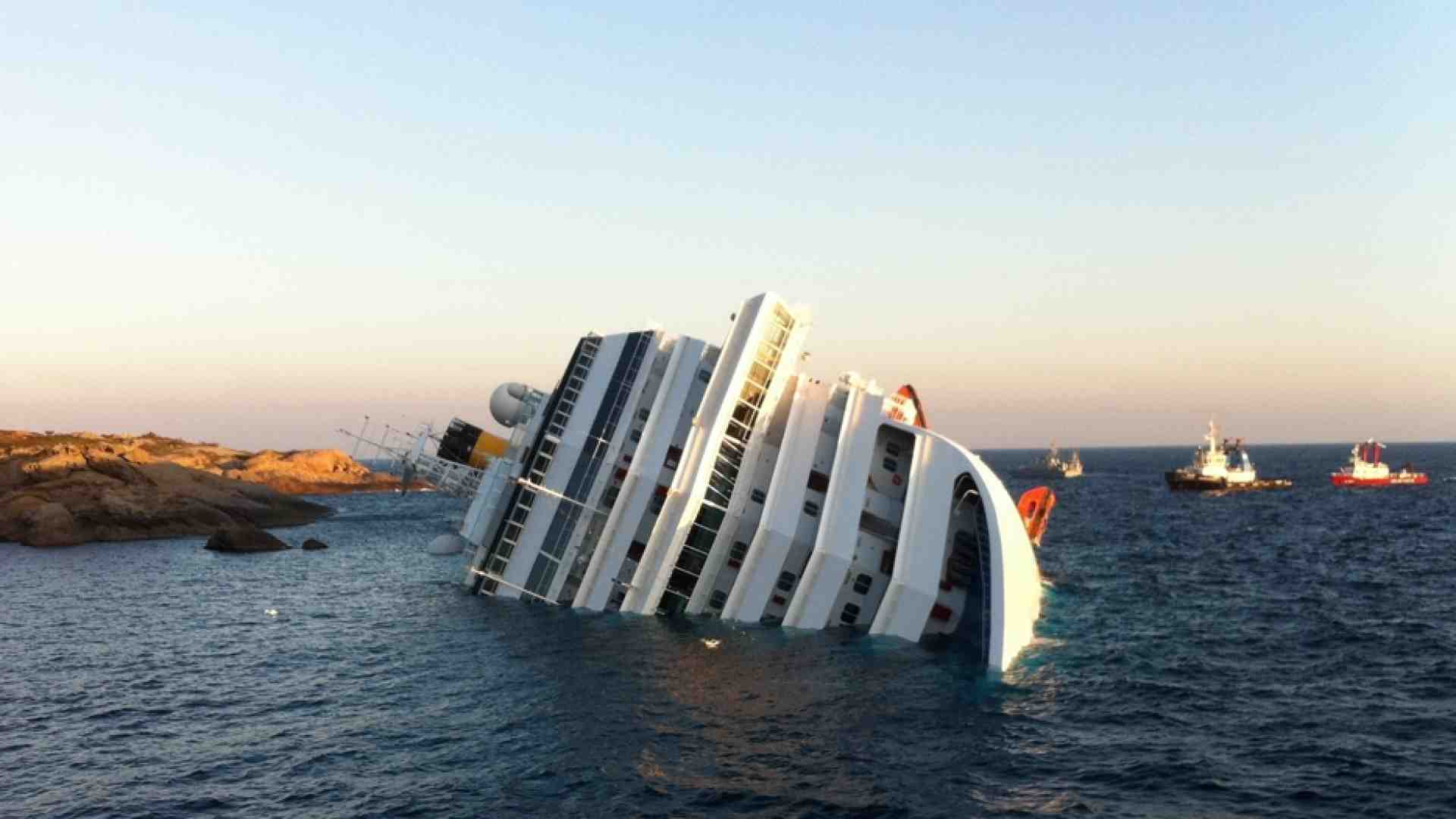 Immagine di Il parroco: quella notte della Concordia aprii la chiesa ai naufraghi