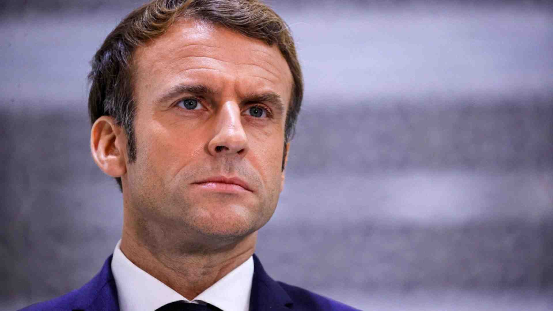 Immagine di Francia sulla soglia dei 335mila casi e Macron attacca i no-vax