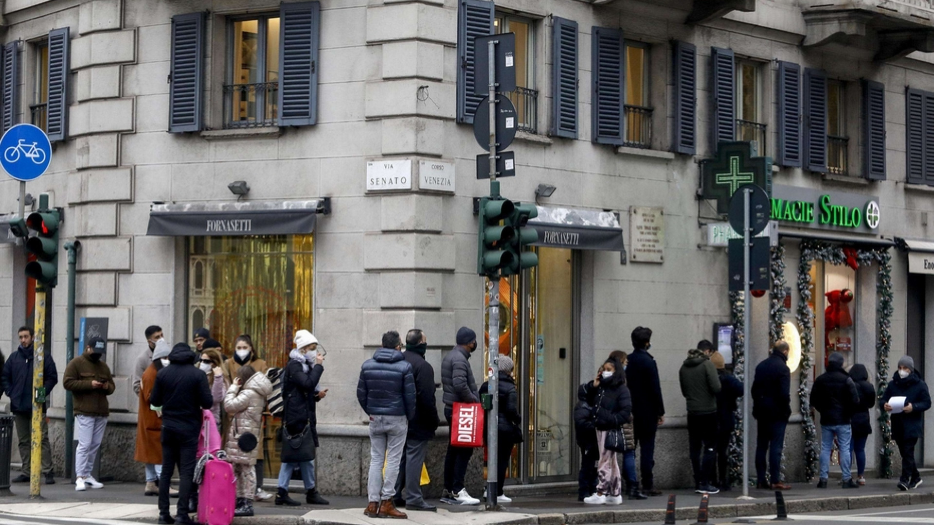 Immagine di Tamponi tra regole e code, il sistema non ce la fa più a reggere la pressione