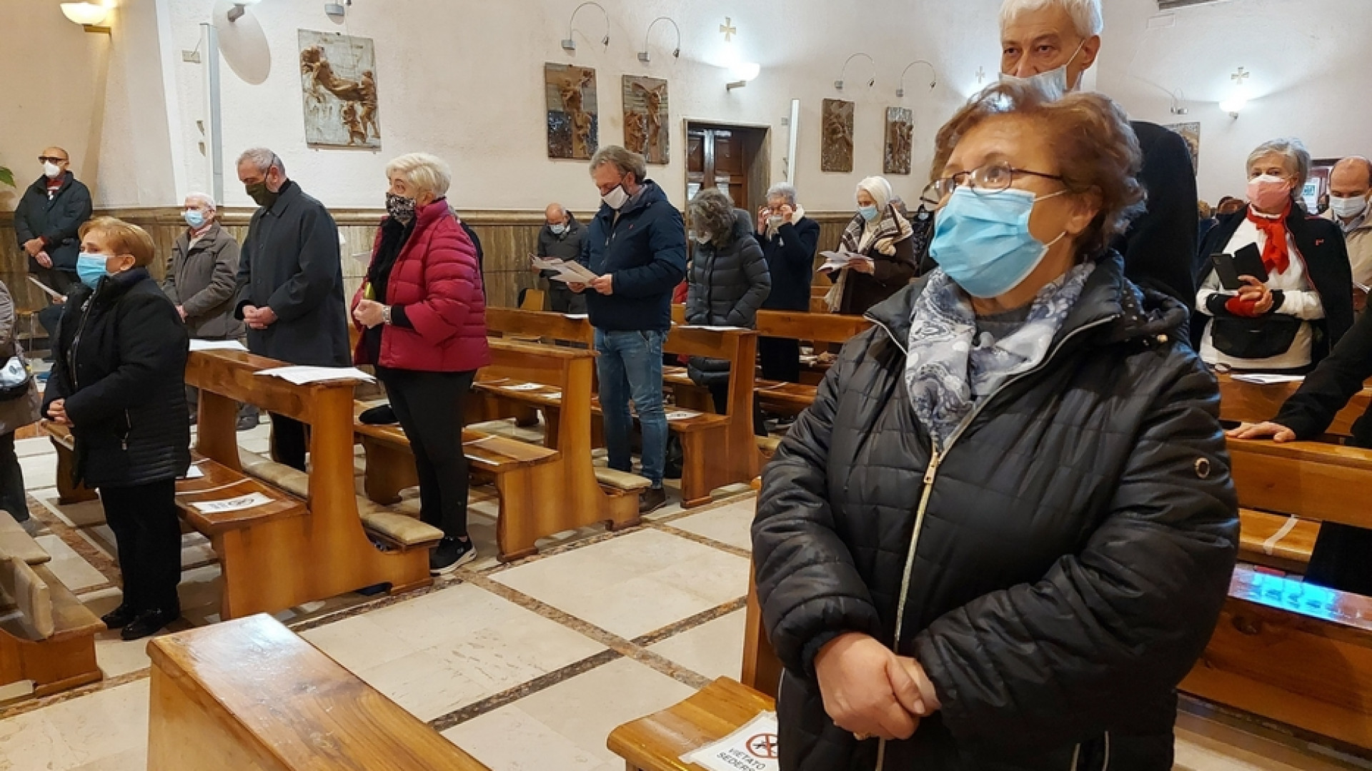 Immagine di A Messa raccomandata la mascherina Ffp2. Sorveglianza sul catechismo