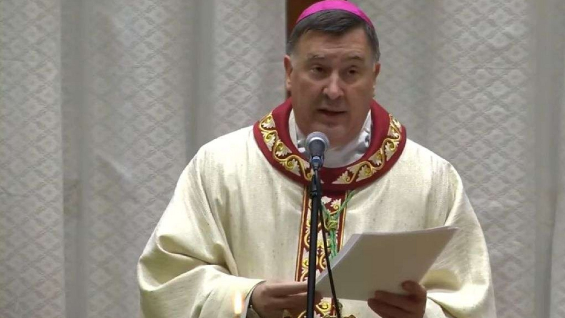 Immagine di Catanzaro-Squillace abbraccia l'arcivescovo Maniago