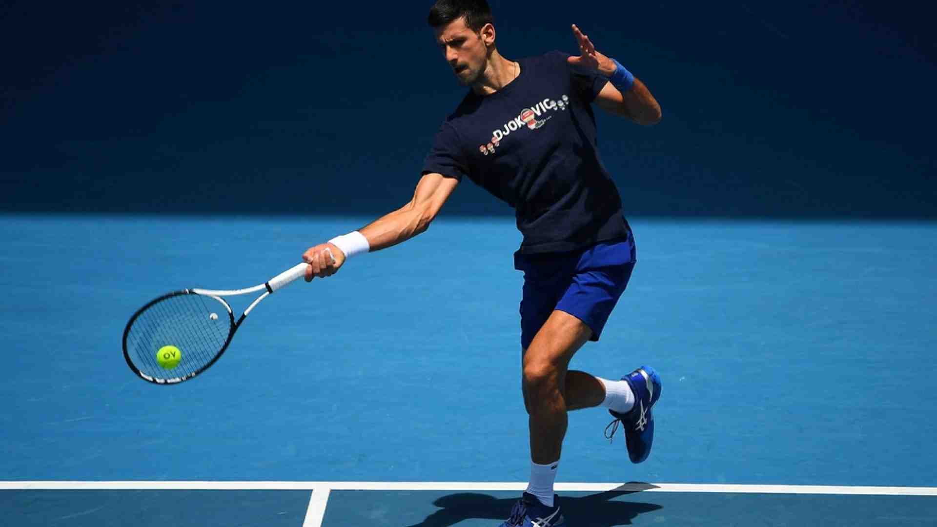 Immagine di Djokovic: «Positivo al Covid ho rotto l'isolamento per un'intervista»