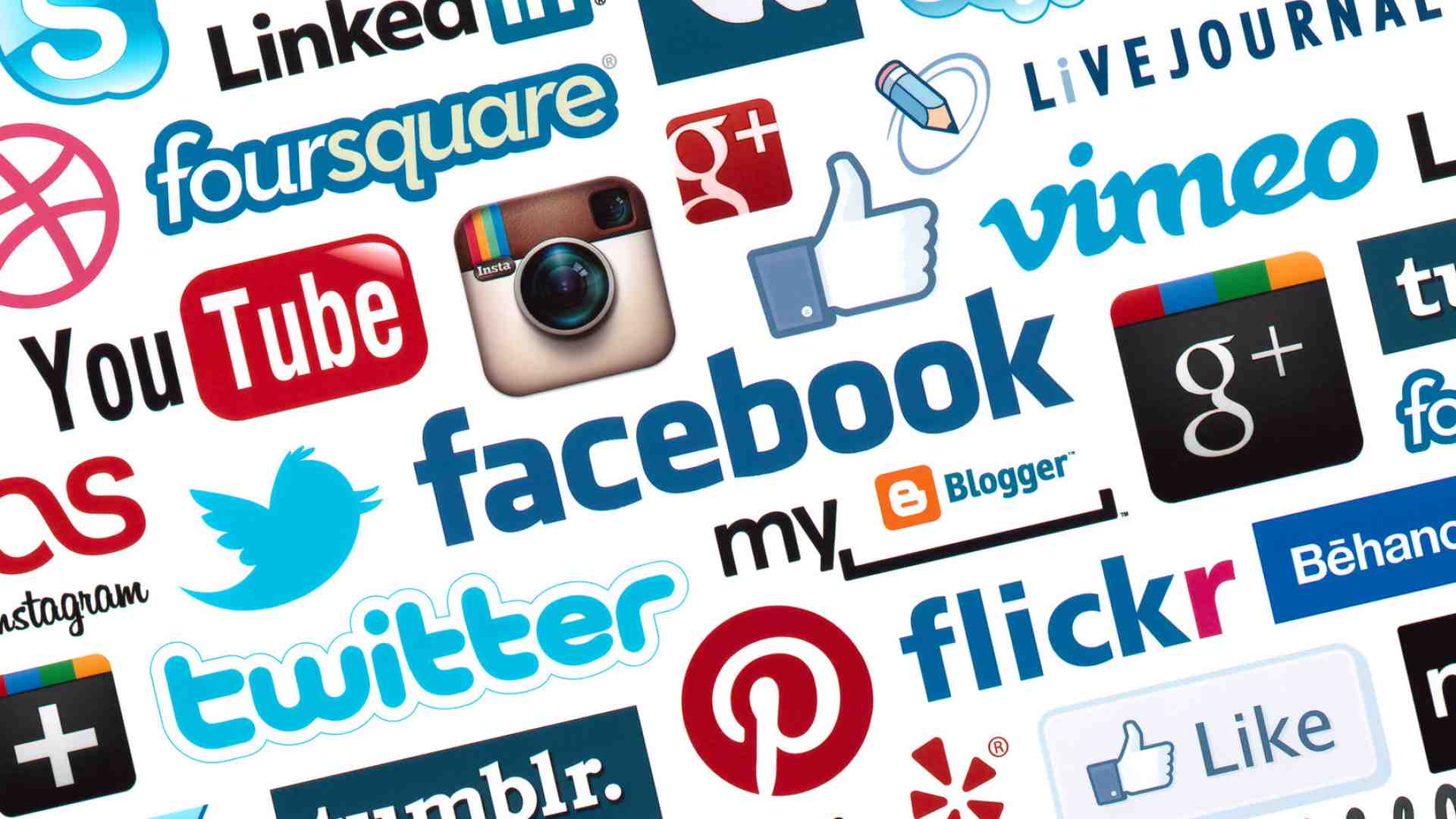 Immagine di Insultare il datore di lavoro tramite i social è diffamatorio: licenziamento confermato