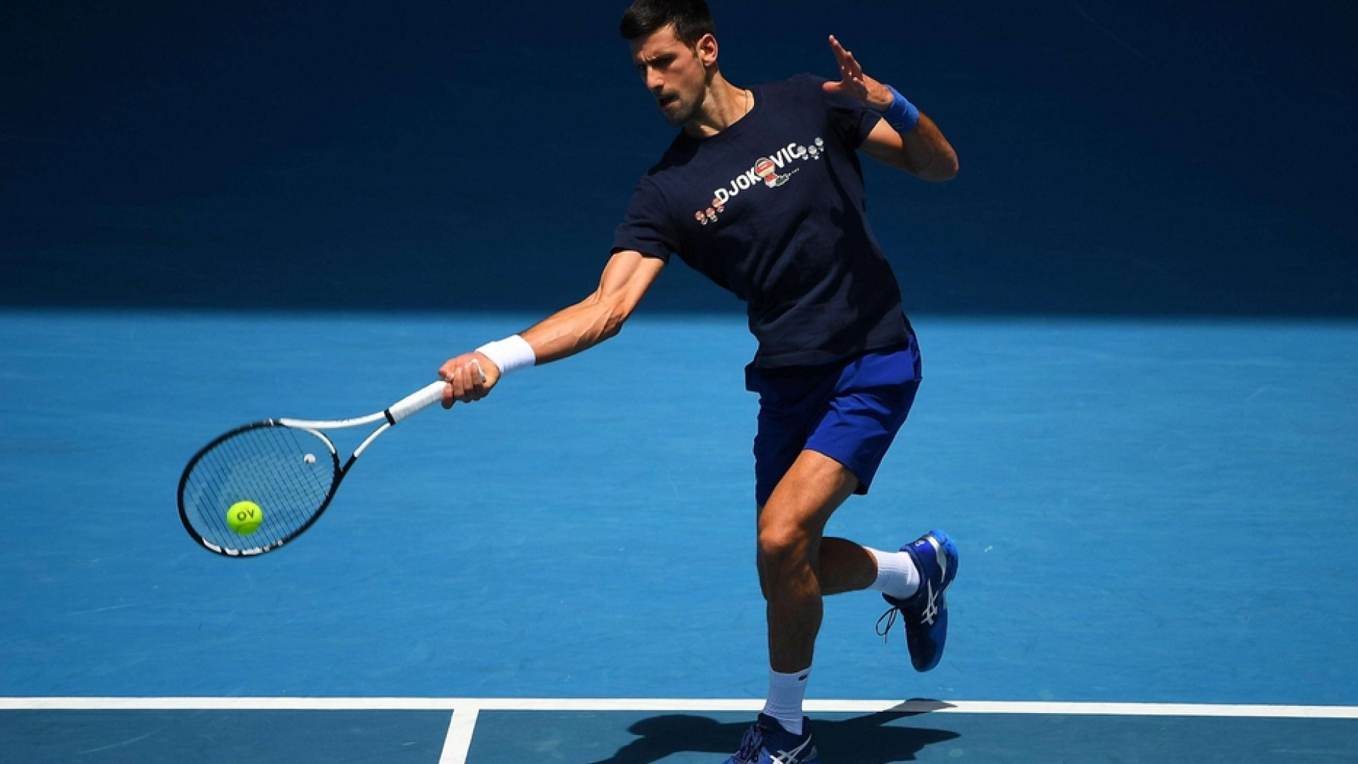 Immagine di Djokovic: «Positivo al Covid ho rotto l'isolamento per un'intervista»