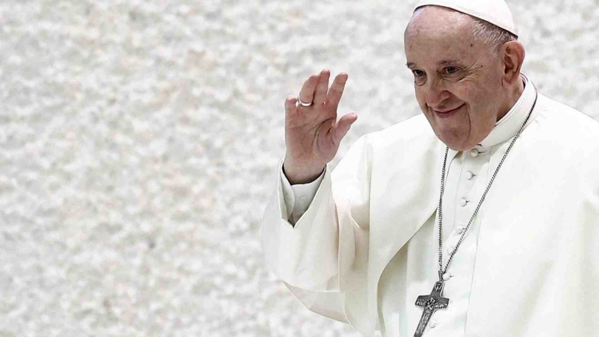 Immagine di Il Papa: «Padri e madri profughi per me sono eroi»