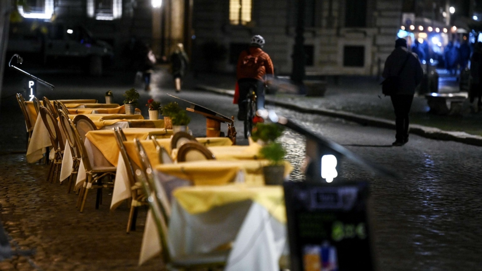 Immagine di Milano e Roma in lockdown, senza traffico e senza turisti