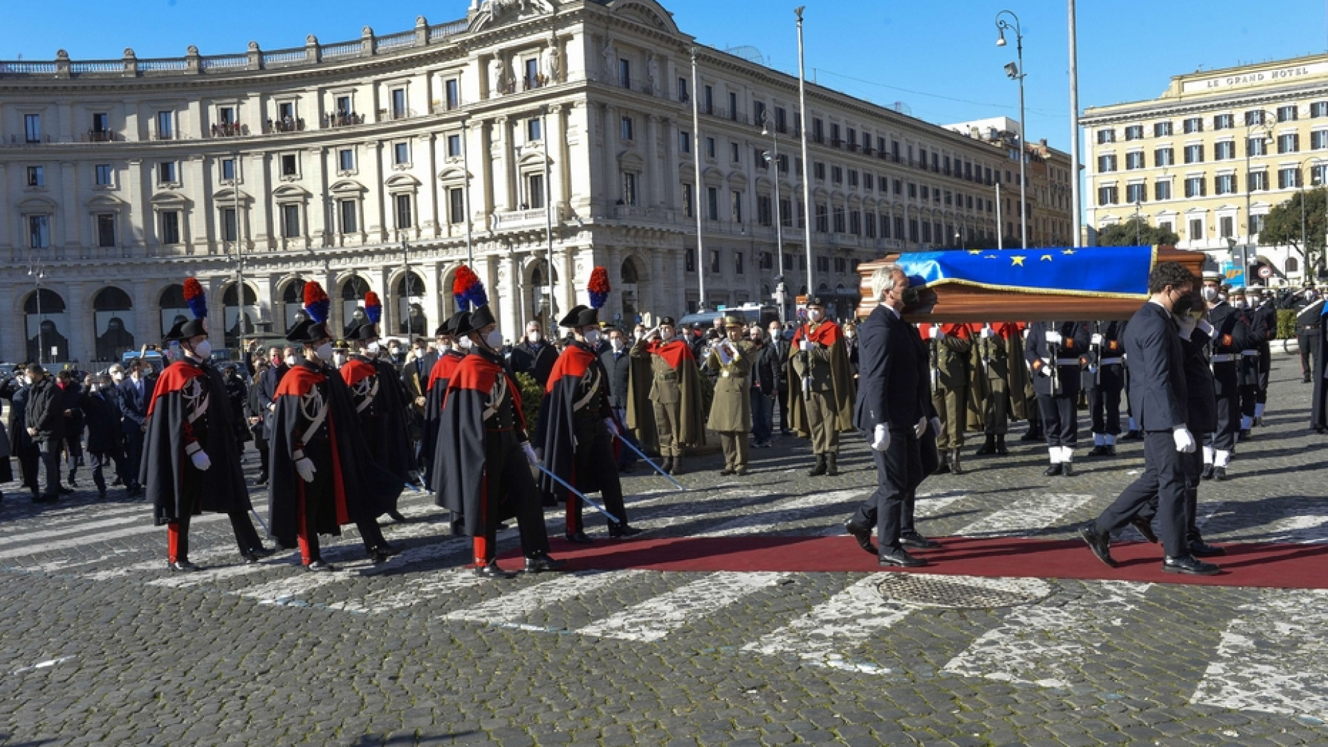 Immagine di Zuppi: «Credente sereno, dalla parte della persona»