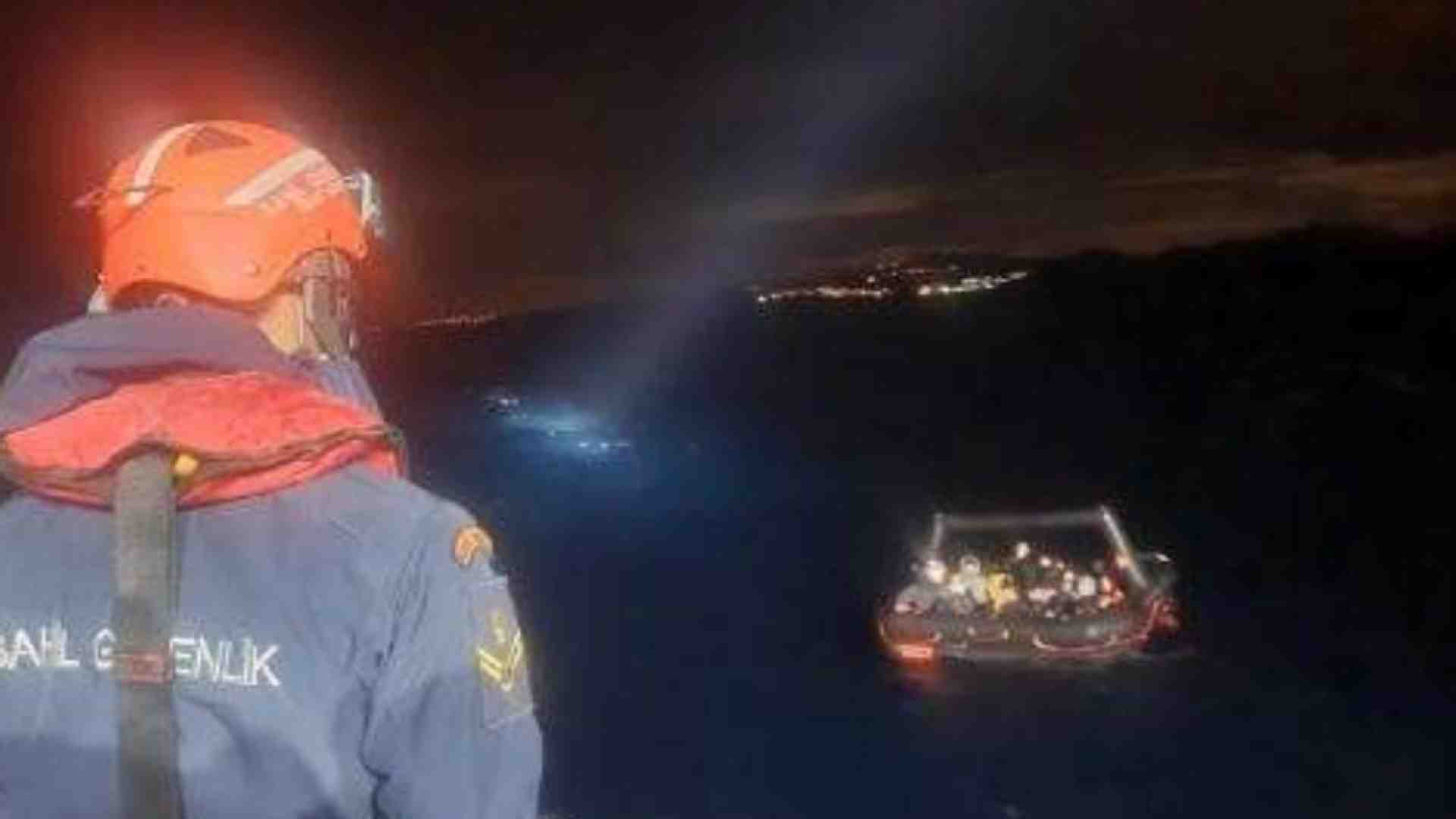 Immagine di I bambini «lanciati» alla deriva. Così la Grecia respinge i migranti