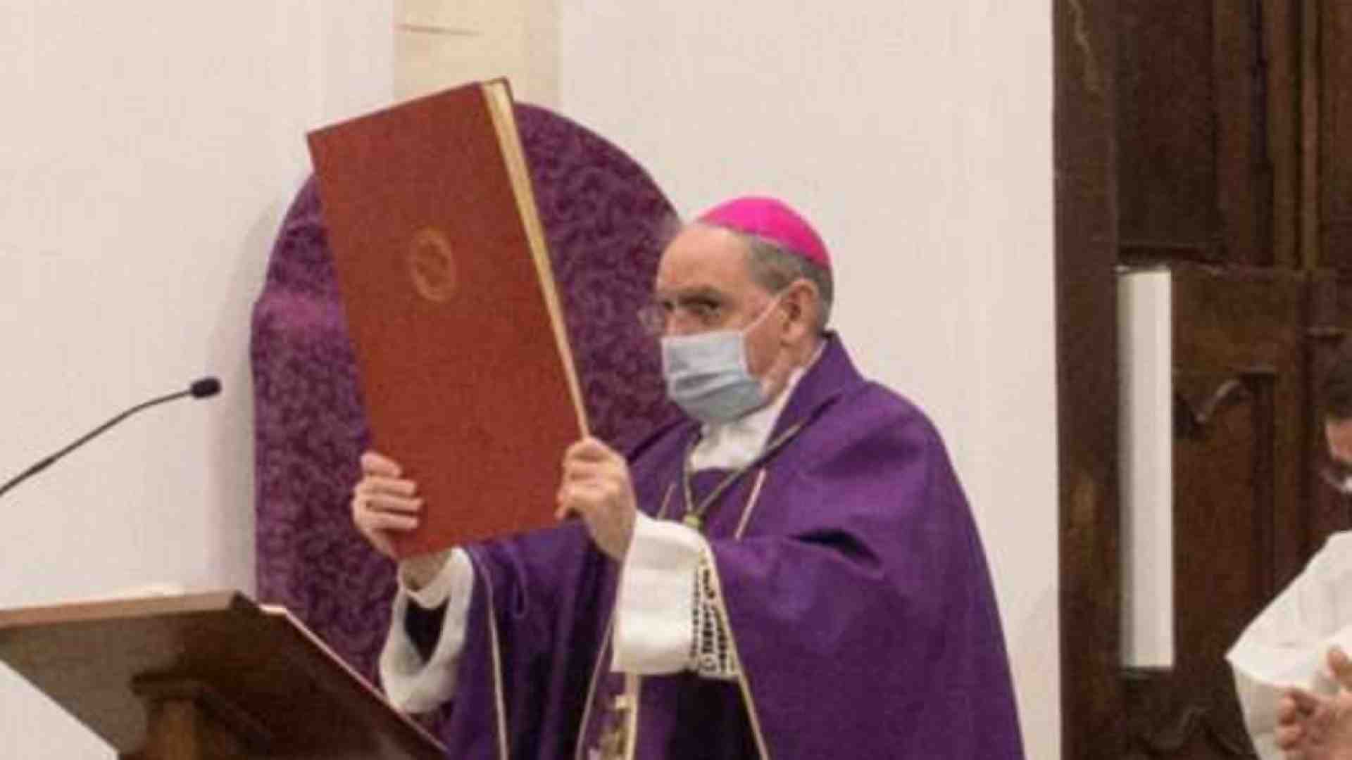 Immagine di Il vescovo Cirulli: «Sui vaccini solo buon senso. C'è chi vuole colpire il Papa»