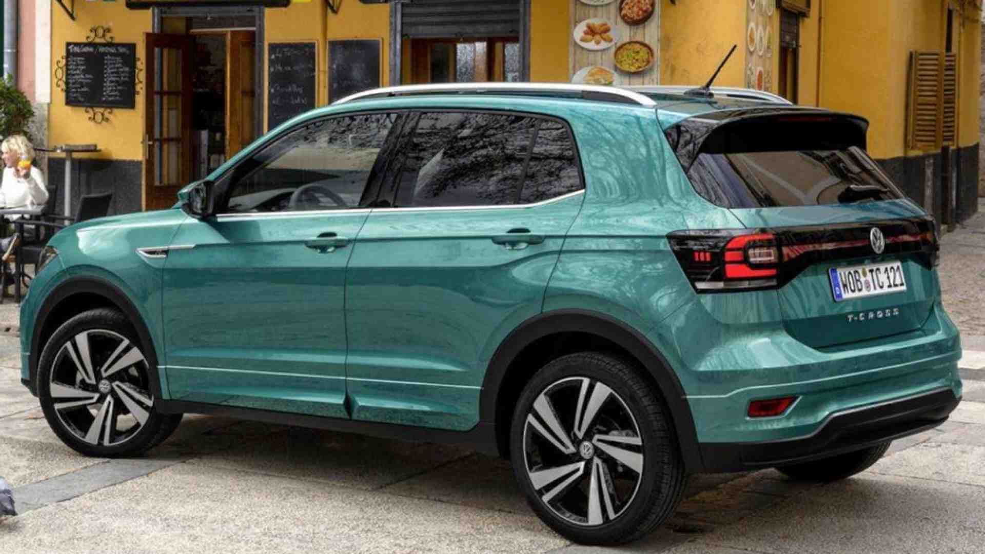 Immagine di Calano ma resistono: le 10 auto a benzina più vendute nel 2021
