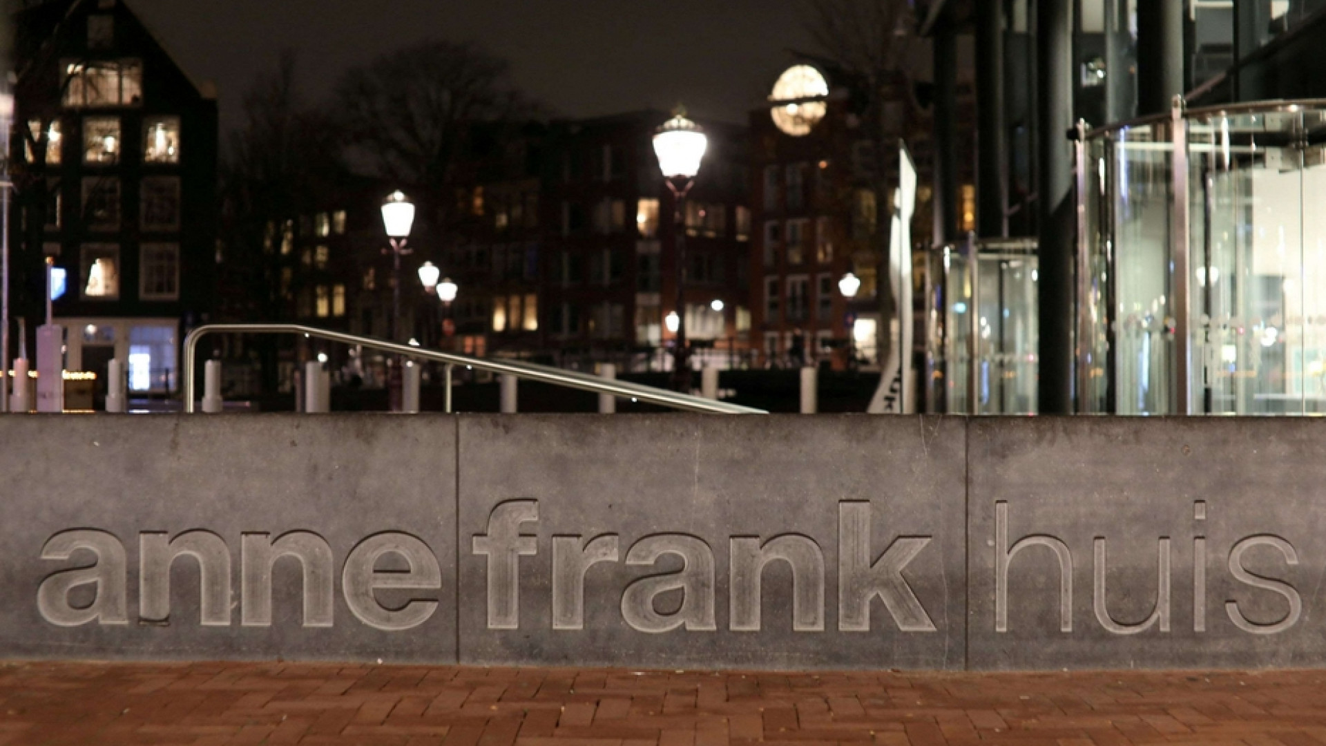 Immagine di Chi ha tradito Anne Frank? Un libro rivela: «Fu un notaio ebreo»