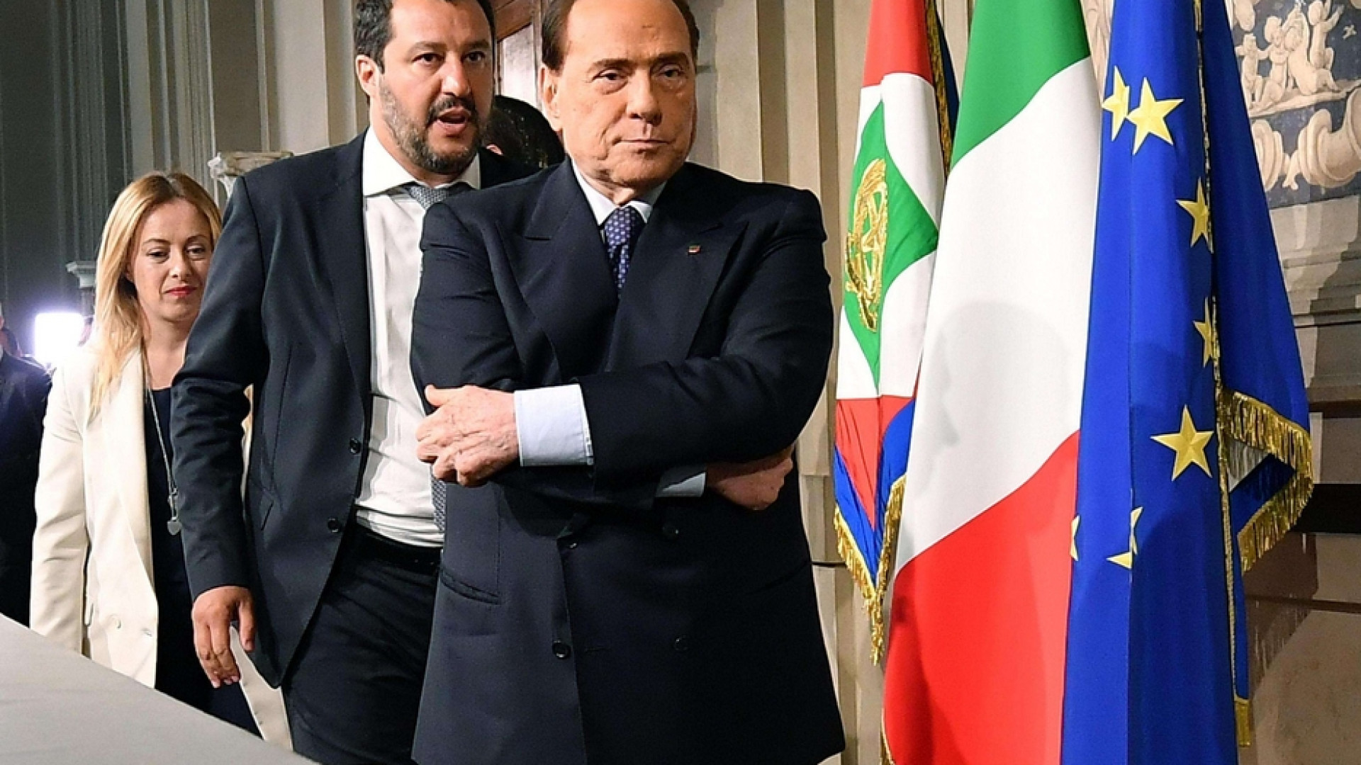 Immagine di Berlusconi si ritira dalla corsa per il Quirinale. E spunta Riccardi
