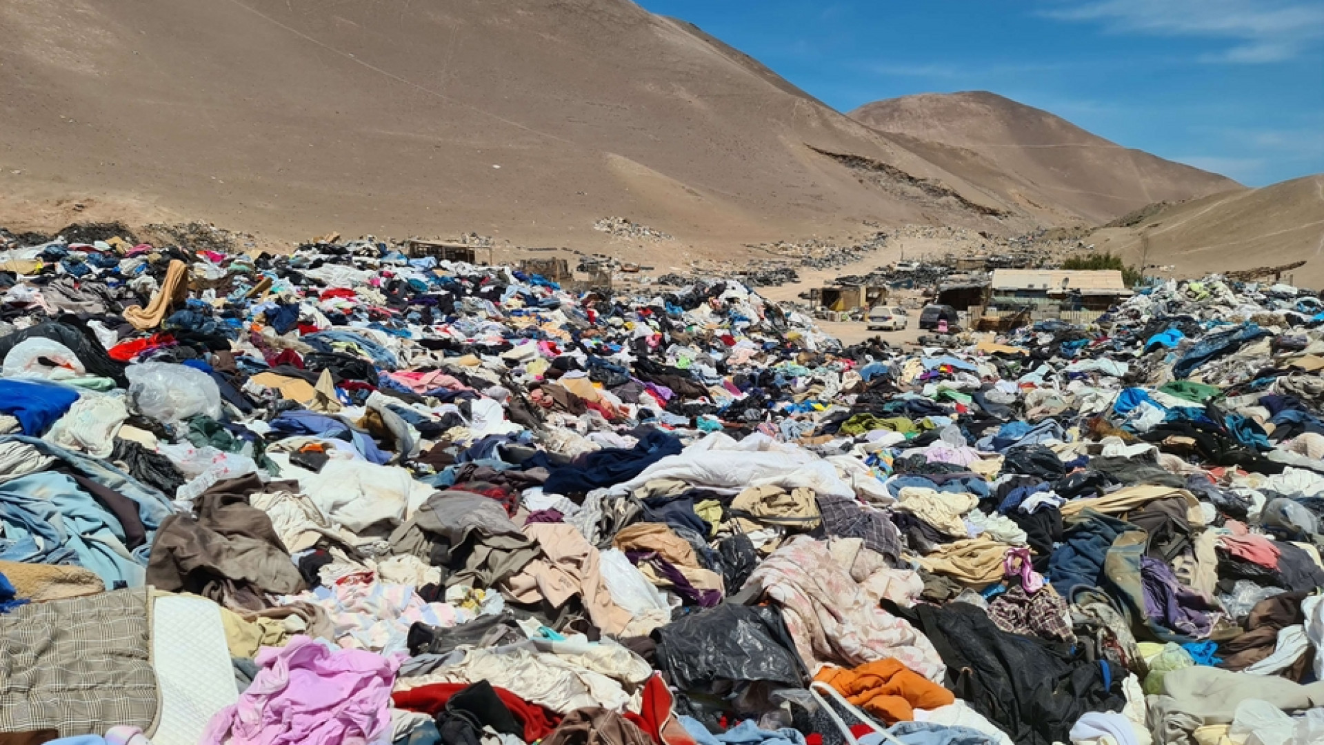 Immagine di Cile, cimitero della moda mondiale. Nel deserto la discarica dei record