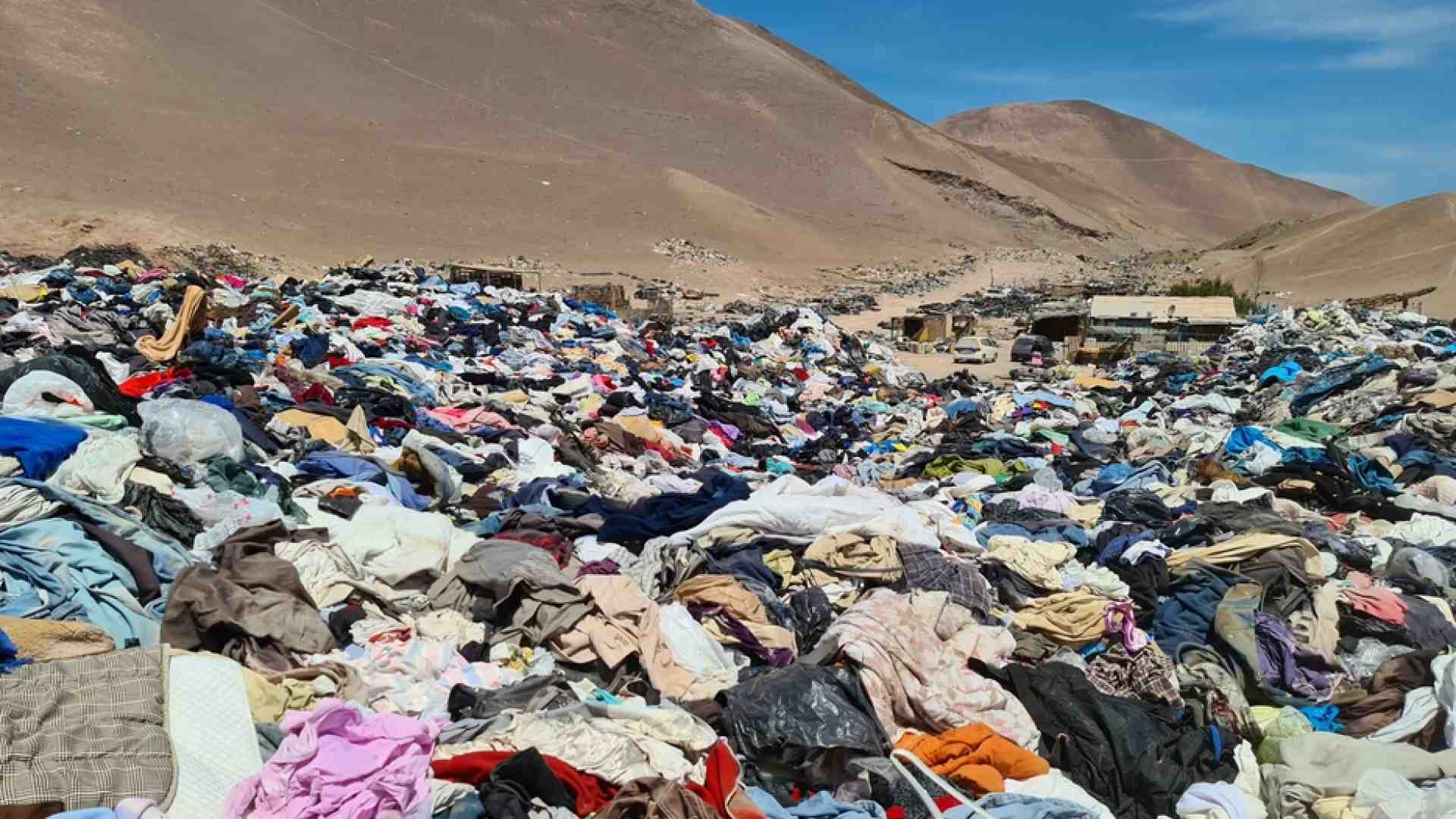 Immagine di Cile, cimitero della moda mondiale. Nel deserto la discarica dei record