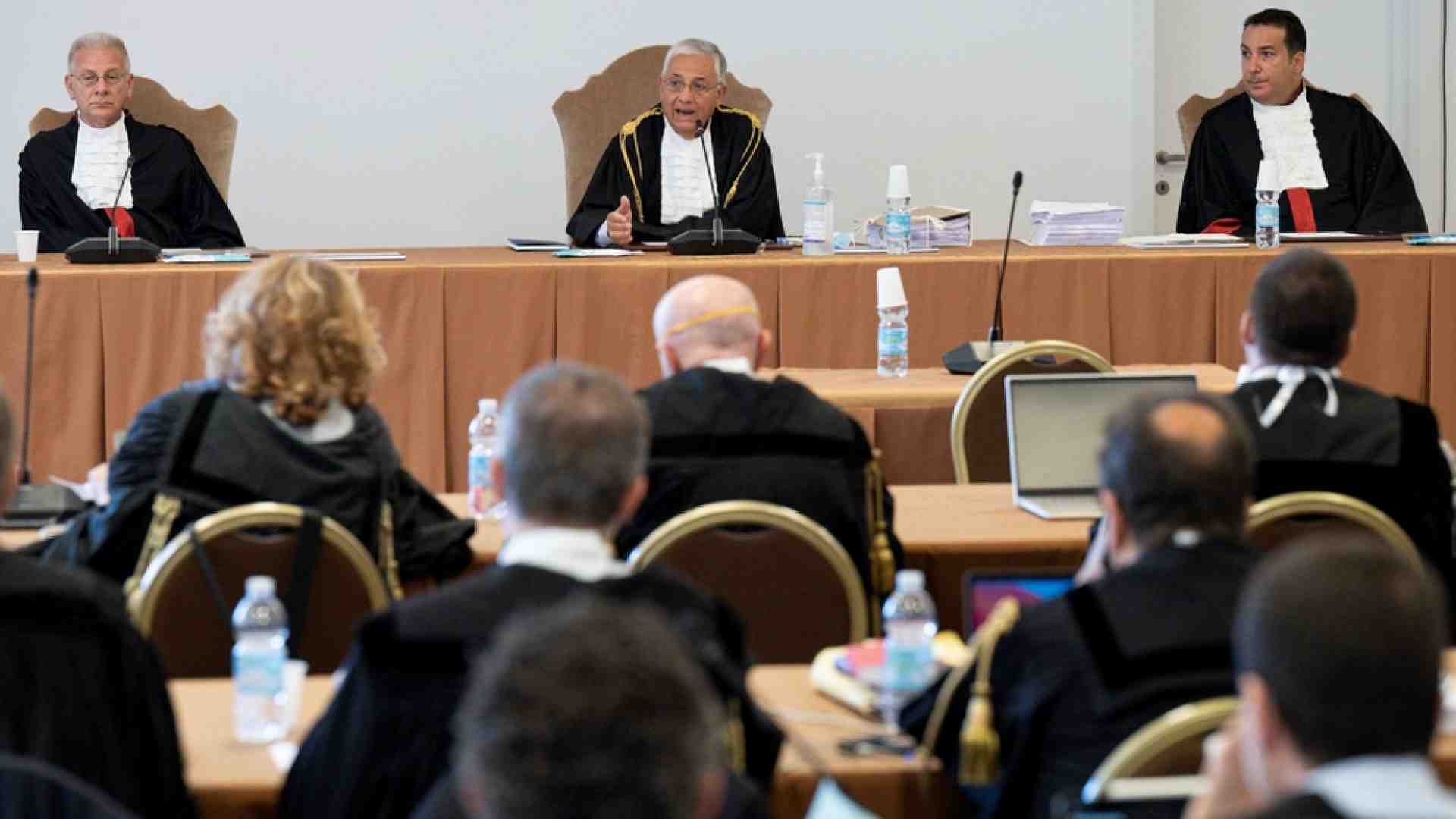 Immagine di Nuovo rinvio a giudizio per Becciu. Archiviato Di Ruzza