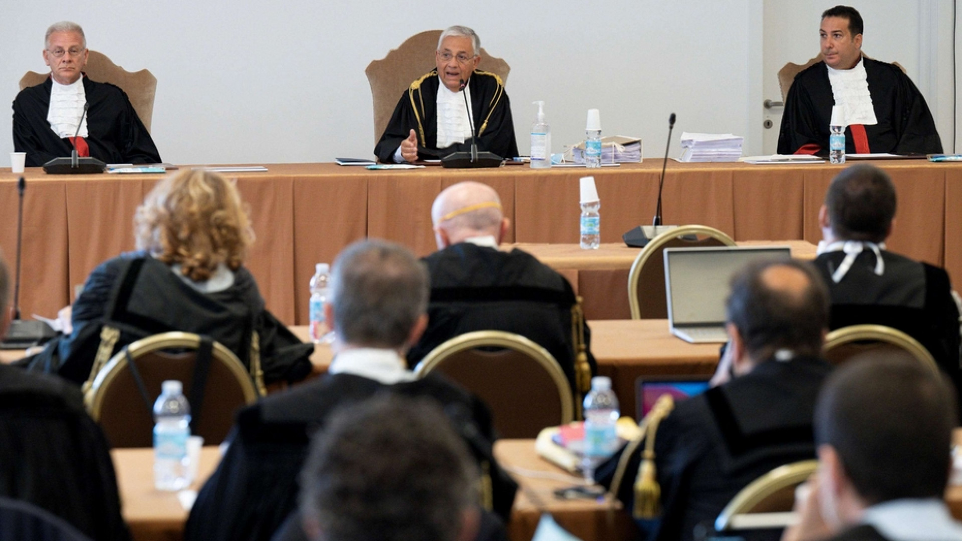 Immagine di Nuovo rinvio a giudizio per Becciu. Archiviato Di Ruzza