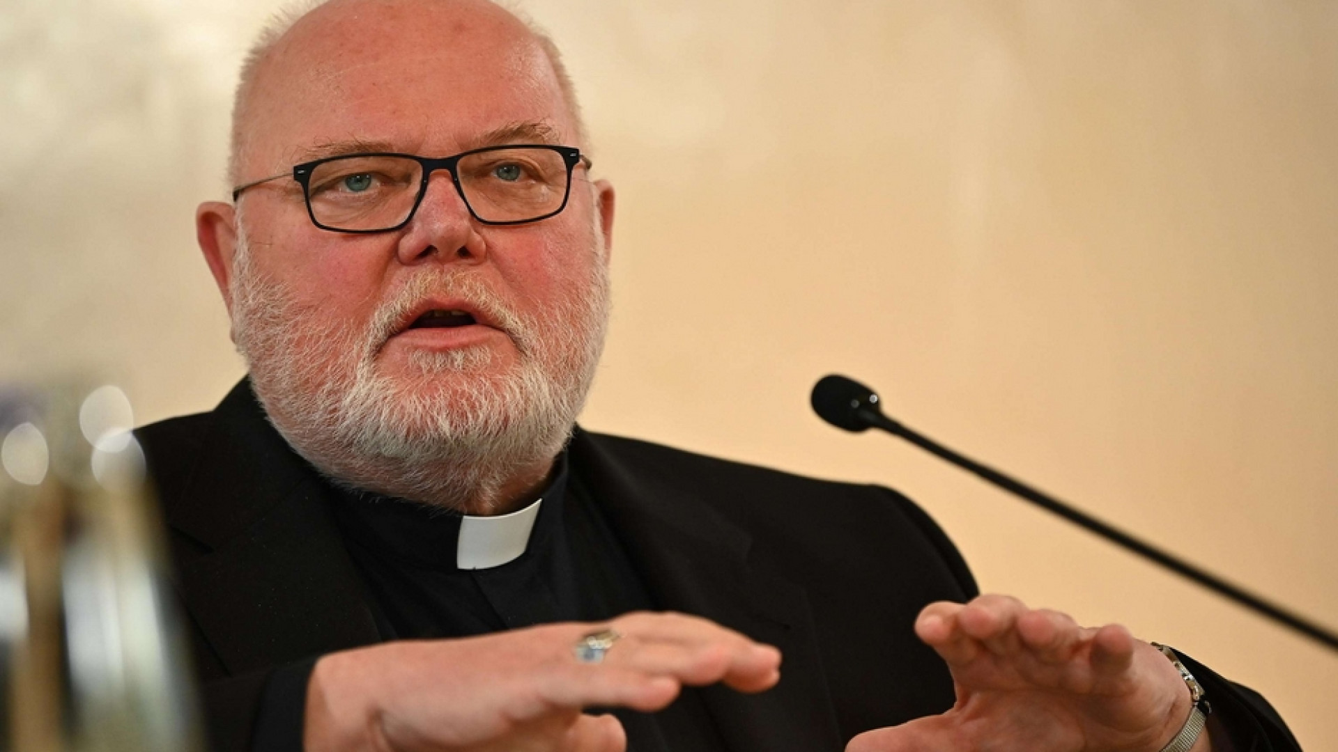 Immagine di Abusi, il cardinale Marx: «Ho trascurato le vittime, chiedo perdono»