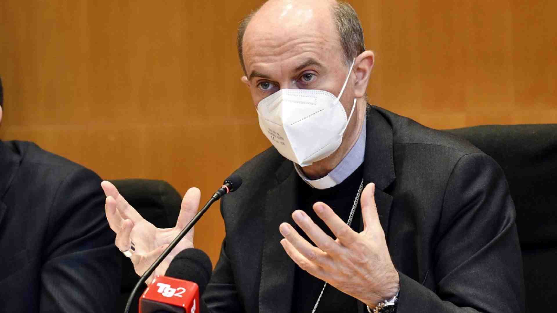 Immagine di Russo: al primo posto le vittime degli abusi. Cammino sinodale ok