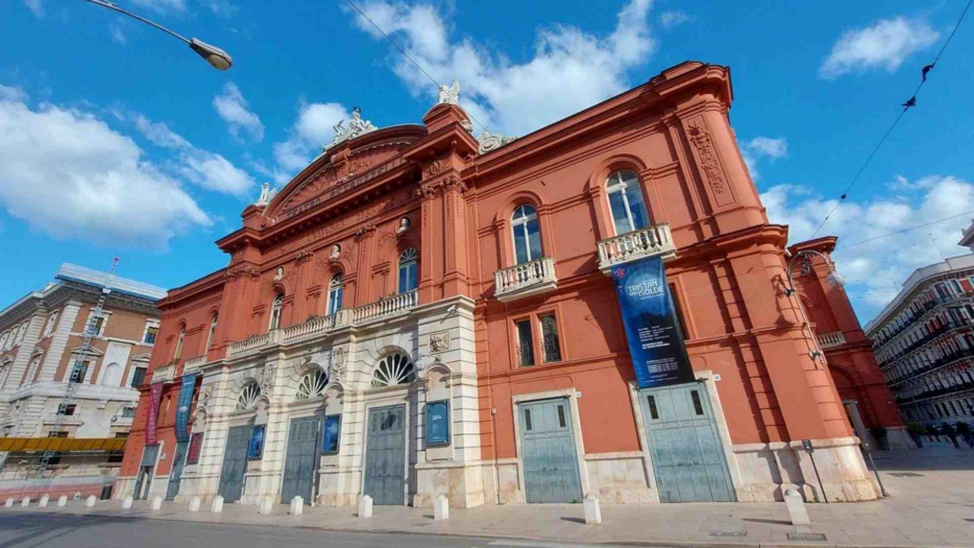 Immagine di Dall'incendio ai tribunali: non c'è pace al teatro Petruzzelli