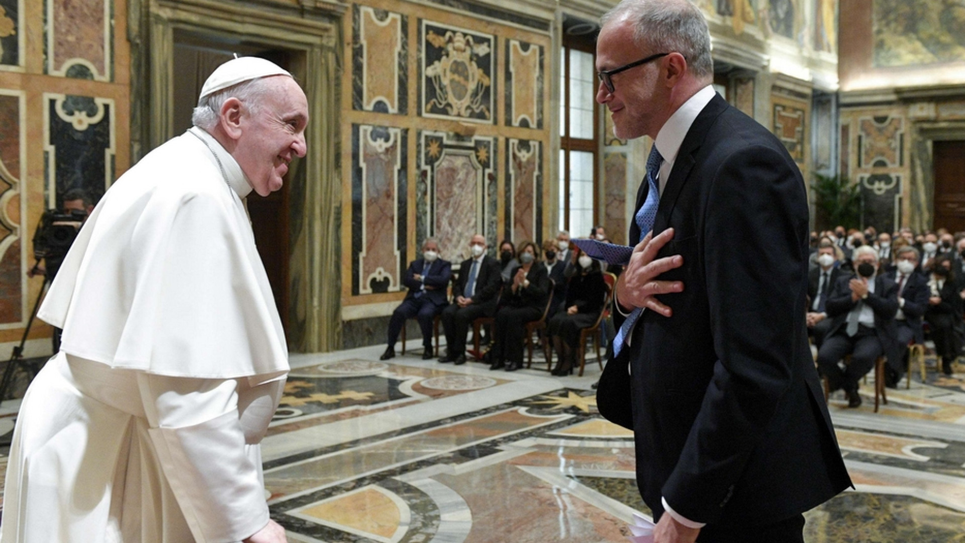 Immagine di Papa Francesco: le tasse, se sono giuste, tutelano i più poveri