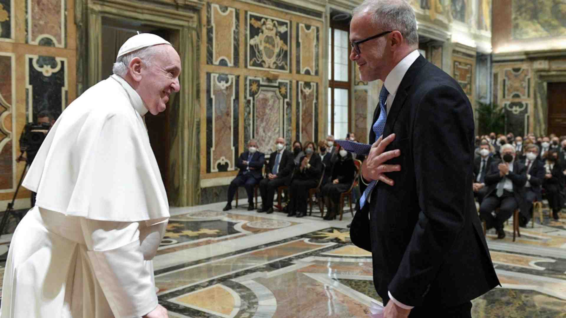 Immagine di Papa Francesco: le tasse, se sono giuste, tutelano i più poveri