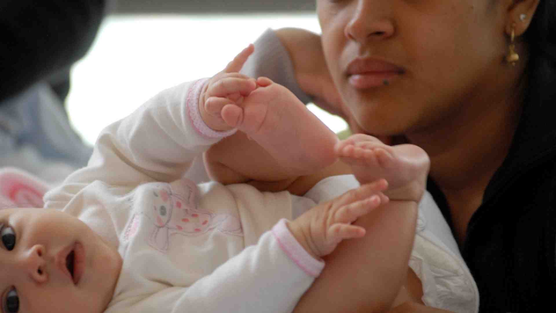 Immagine di Con più soldi alle madri povere migliora il cervello dei bambini