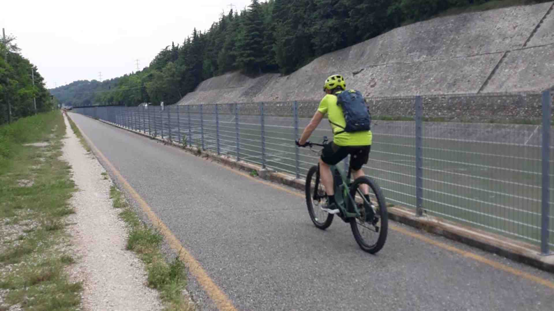 Immagine di Attorno al Garda un anello di piste ciclabili, mentre nell’entroterra...