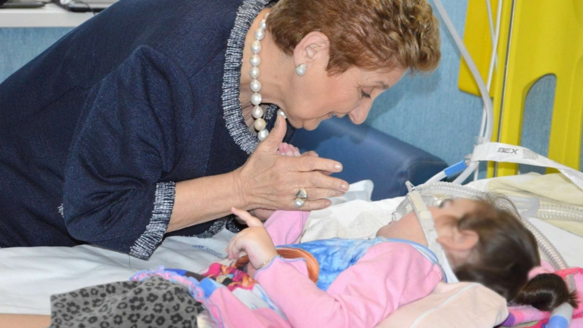 Immagine di Mariella Enoc: compagni di strada di chi soffre, accogliamo il dolore in silenzio