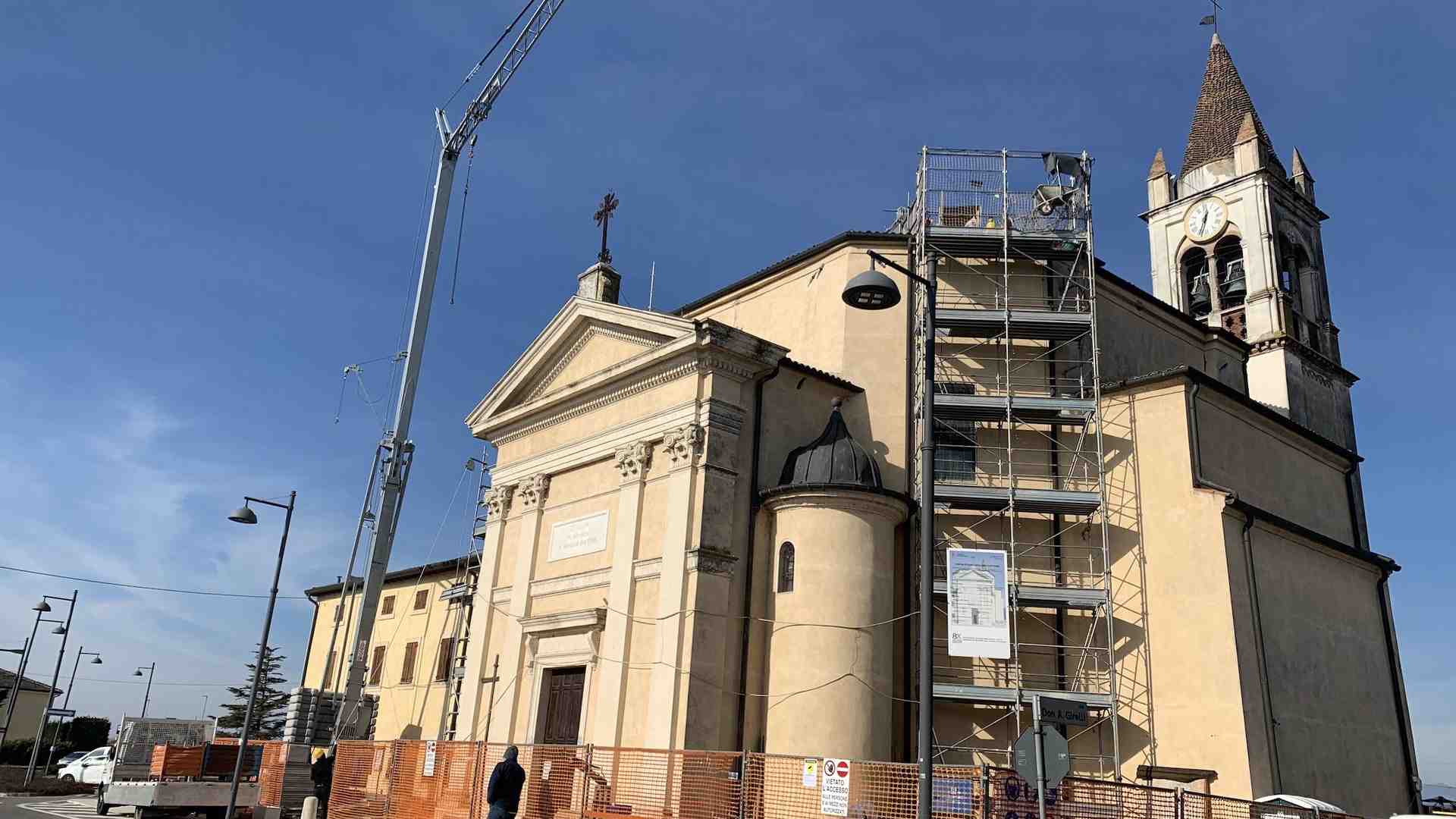 Immagine di A Mambrotta si sistema il tetto della chiesa grazie all'8xmille